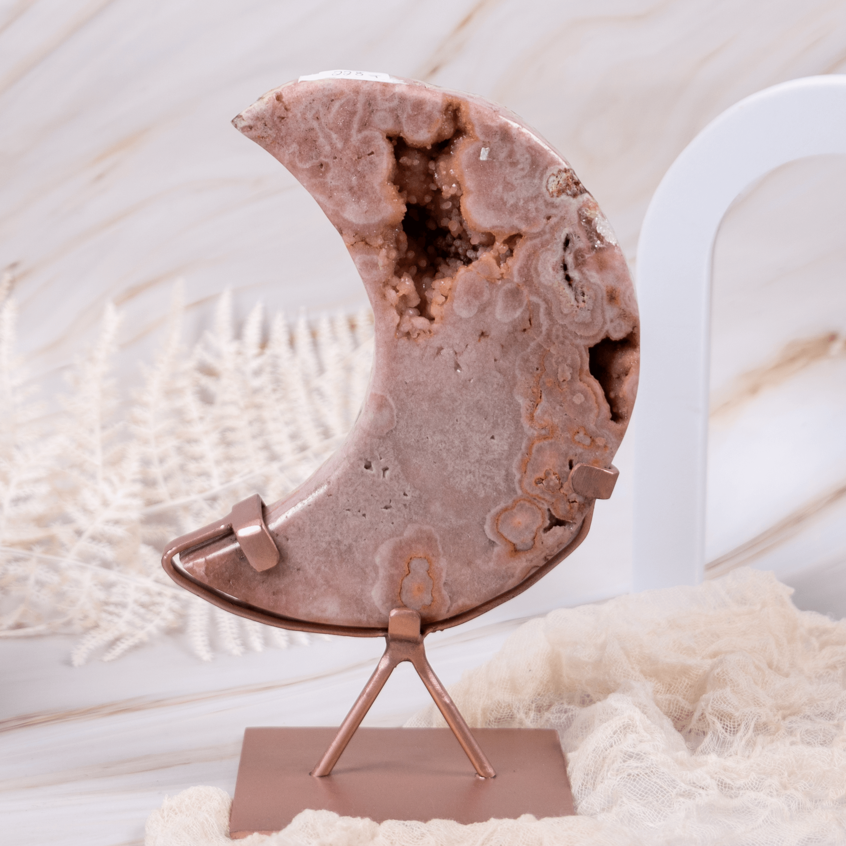 Pink Pinker Amethyst Mond Moon auf Ständer rosegold gold Metall druzy Glitzer Sparkle lila rosa flieder lavendel Edelstein Kristall Heilstein Carving