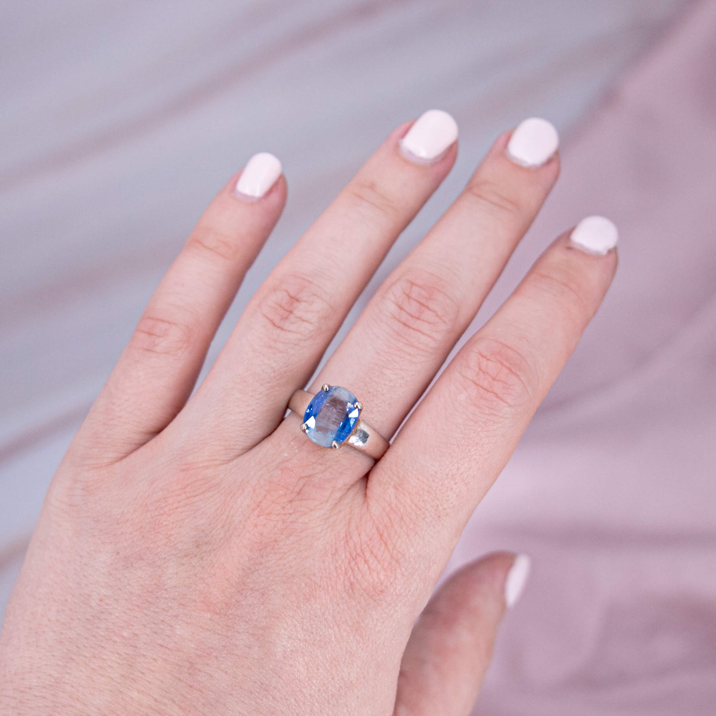 Kyanit Ring blau Flash Schimmer 925 Silber Krappen Schliff Oval Annurah deustcher Onlineshop Prinzessin Nachthimmel Ozean Cyanit