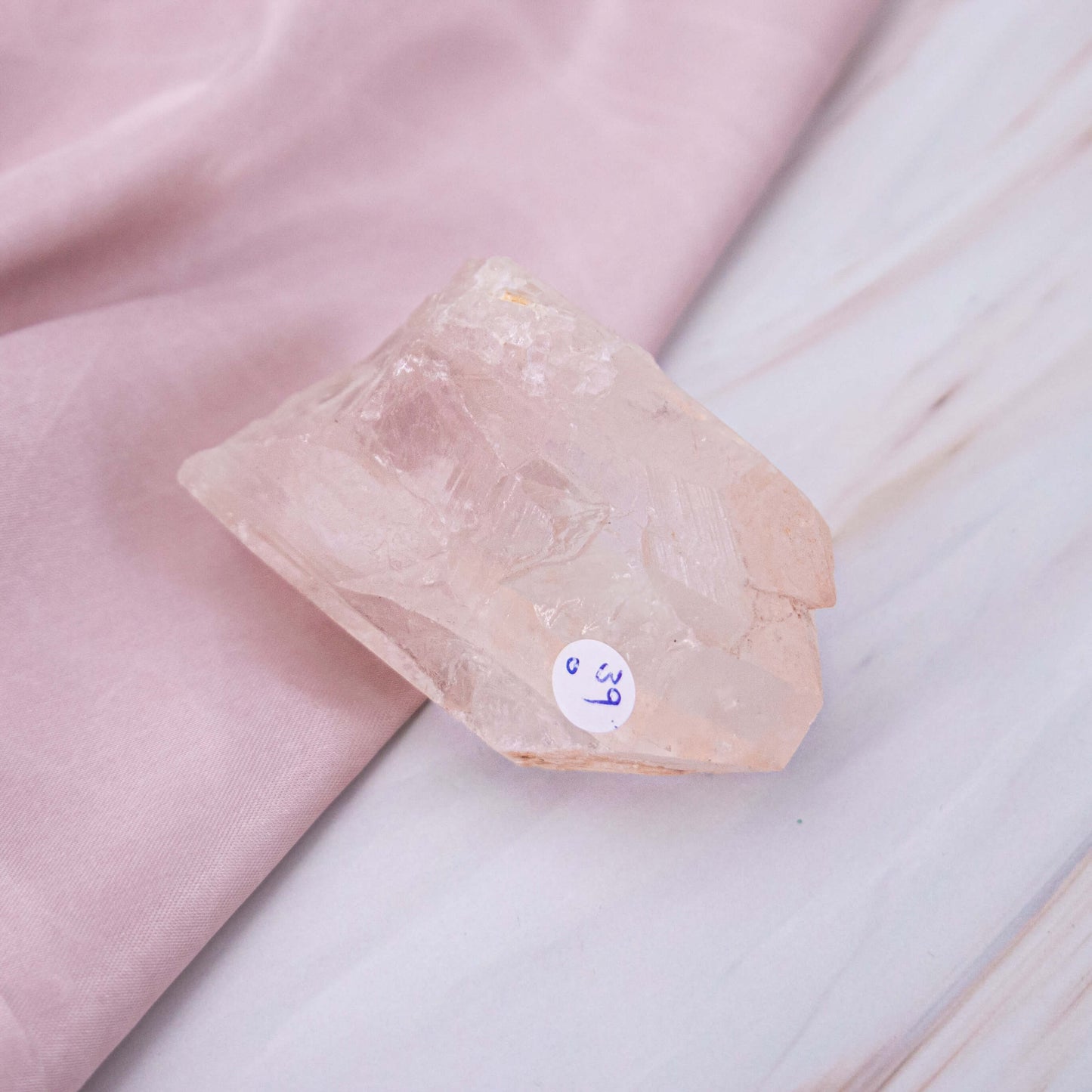 Pink Lemurian Quarz Kristall Edelstein Heilstein Schutzstein Annurah deutscher Onlineshop Chakra Sternzeichen rosa weiss durchsichtig Flash Regenbogen