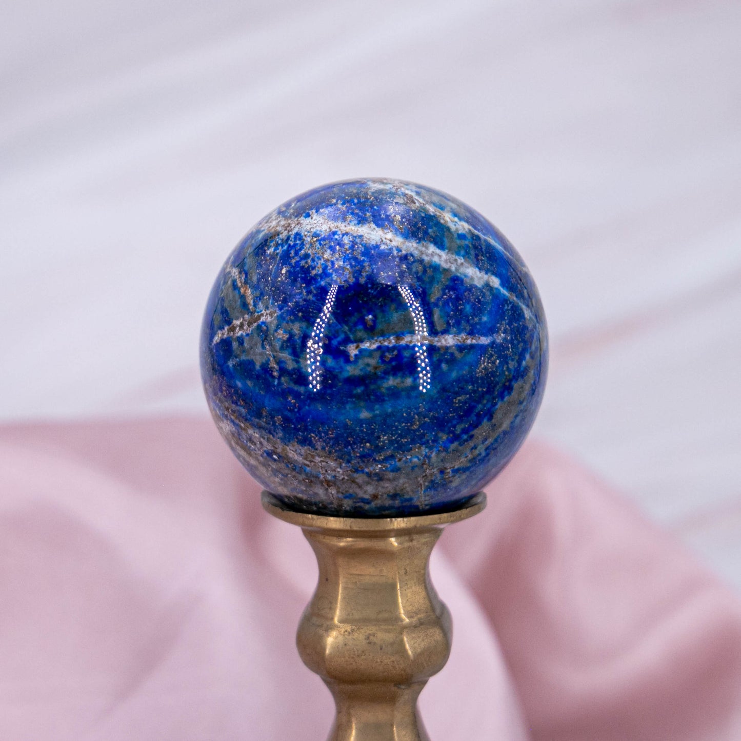 Lapislazuli Kugel blau gold sphere Kristall Edelstein Heilstein Annurah deutscher Onlineshop Lapis Lazuli Stärke Geduld Weisheit Aufrichtigkeit Kommunikation Inspiration Kreativität gegen Ängste Konzentration Treue Träume Selbstvertrauen Pessimismus Überempfindlichkeit
