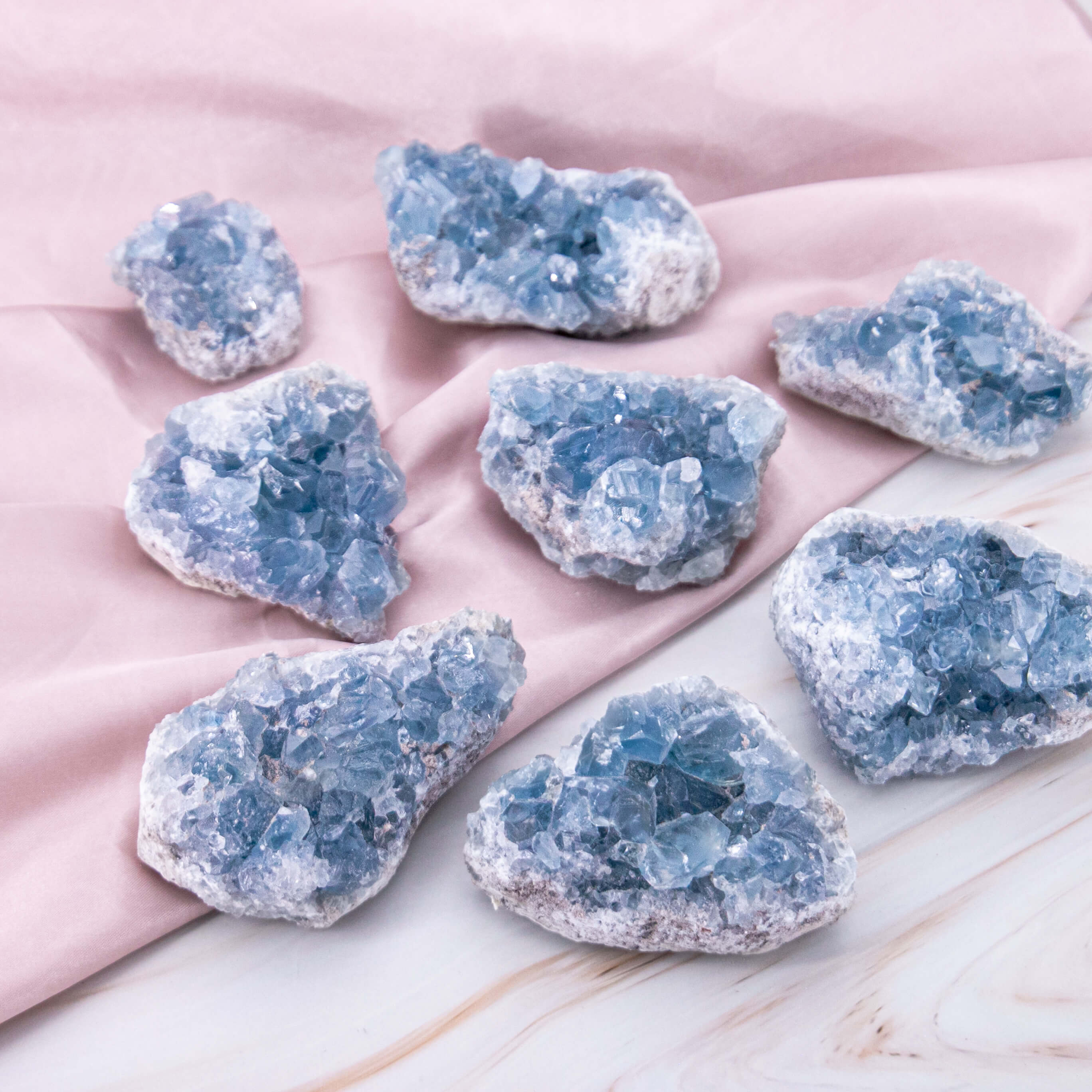 Coelestin Druse Cluster Blau Entspannung Ruhe Gelassenheit Himmel Engel Annurah deutscher Onlineshop Edelsteine Heilsteine Kristalle Sternzeichen Mond Sonne