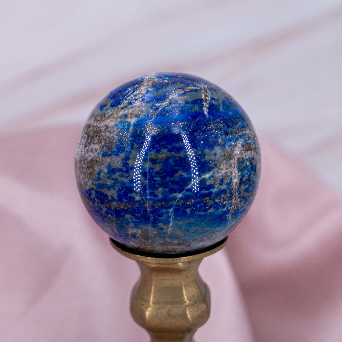 Lapislazuli Kugel blau gold sphere Kristall Edelstein Heilstein Annurah deutscher Onlineshop Lapis Lazuli Wahrheit Gerechtigkeit Königlich Weisheit Spiritualität Wohlstand Kraft