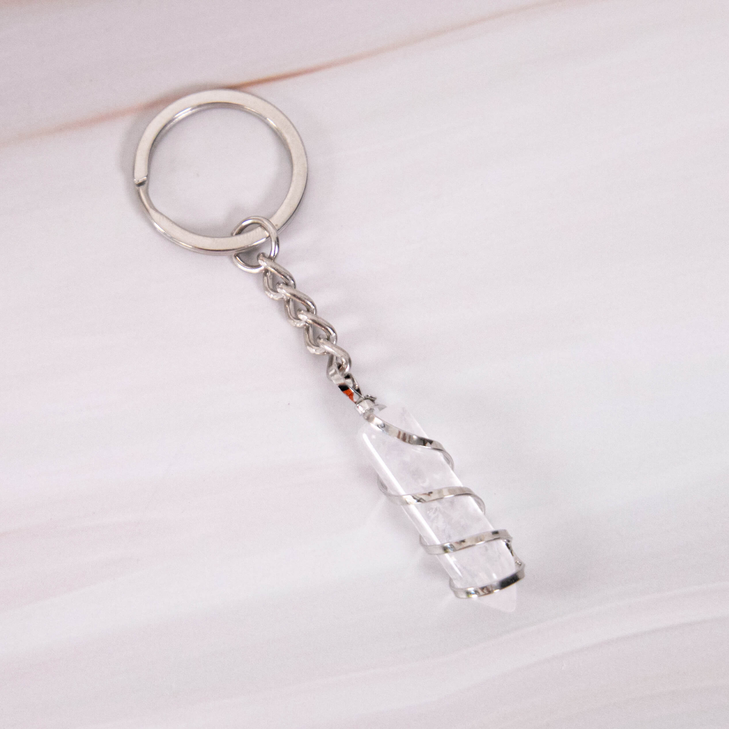 Kristall Spitze Turm Edelstein Schutzstein Heilstein Anhänger Schlüsselanhänger silber umwickelt Schutzstein Talisman Glücksbringer Bergkristall weiss durchsichtig