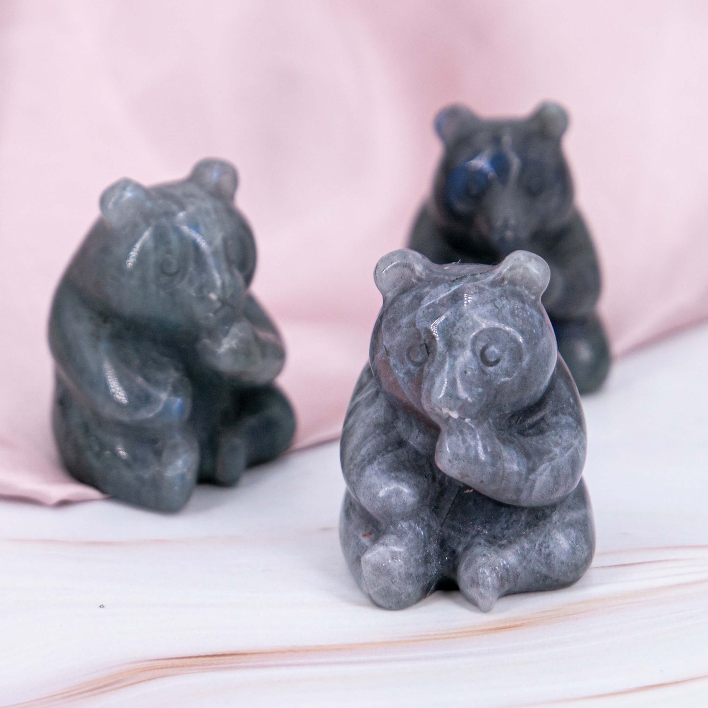 Carving Panda Labradorit Flash grau lila orange blau Tier handgeschnitzt Annurah Crystals deutscher Onlineshop