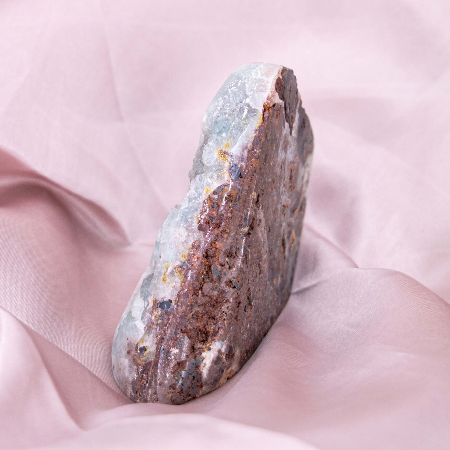 Hemimorphit Morphit Hemi blau Karibik Glitzer Schimmer Kristall Edelstein Schutzstein Glücksstein Annurah deutscher Onlineshop aqua türkis Cluster Geode Rohstück Rohstein Der Hemimorphit soll den eigenen Charakter stärken und gegen Einflüsse von außen schützen.