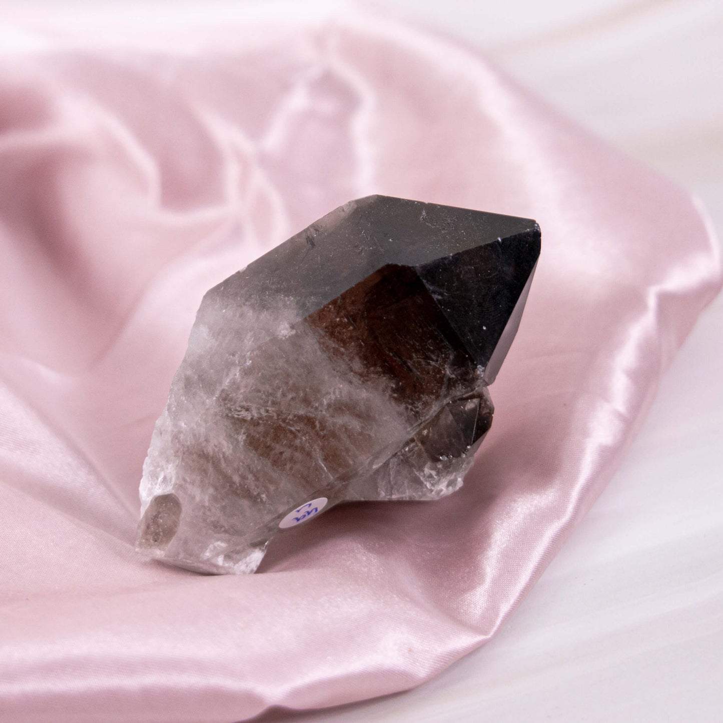 Rauchquarz Morion, Osiriskristall oder Colorado Diamant Rohspitze Kristall Edelstein Heilstein Schutzstein Kristallspitze Kristallturm Spitze Turm Rohstein grau weiss Quarz Annurah deutscher Onlineshop Abhängigkeiten negative Energien Schutz Verantwortungsbewusstsein Depression Ängste Eifersucht Stress