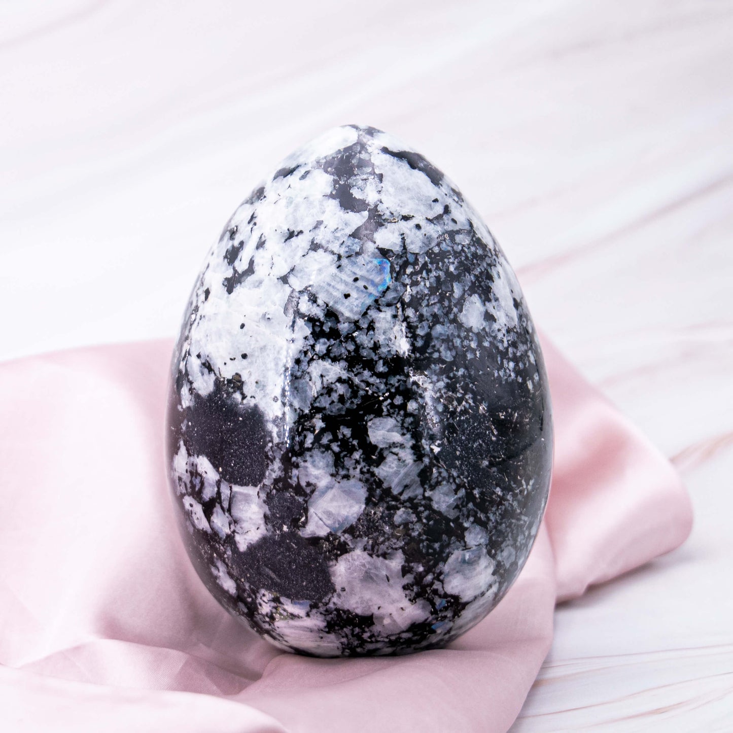 Turmalin QUarz Ei schwarz weiss Ei egg XXL XL mega gross Carving Kugel sphere Schutzstein Schutz Regenbogen flash Kristall Edelstein Heilstein Annurah deutscher Onlineshop Stress Ängste Abhängigkeiten Blockaden Konzentration Ausgeglichenheit