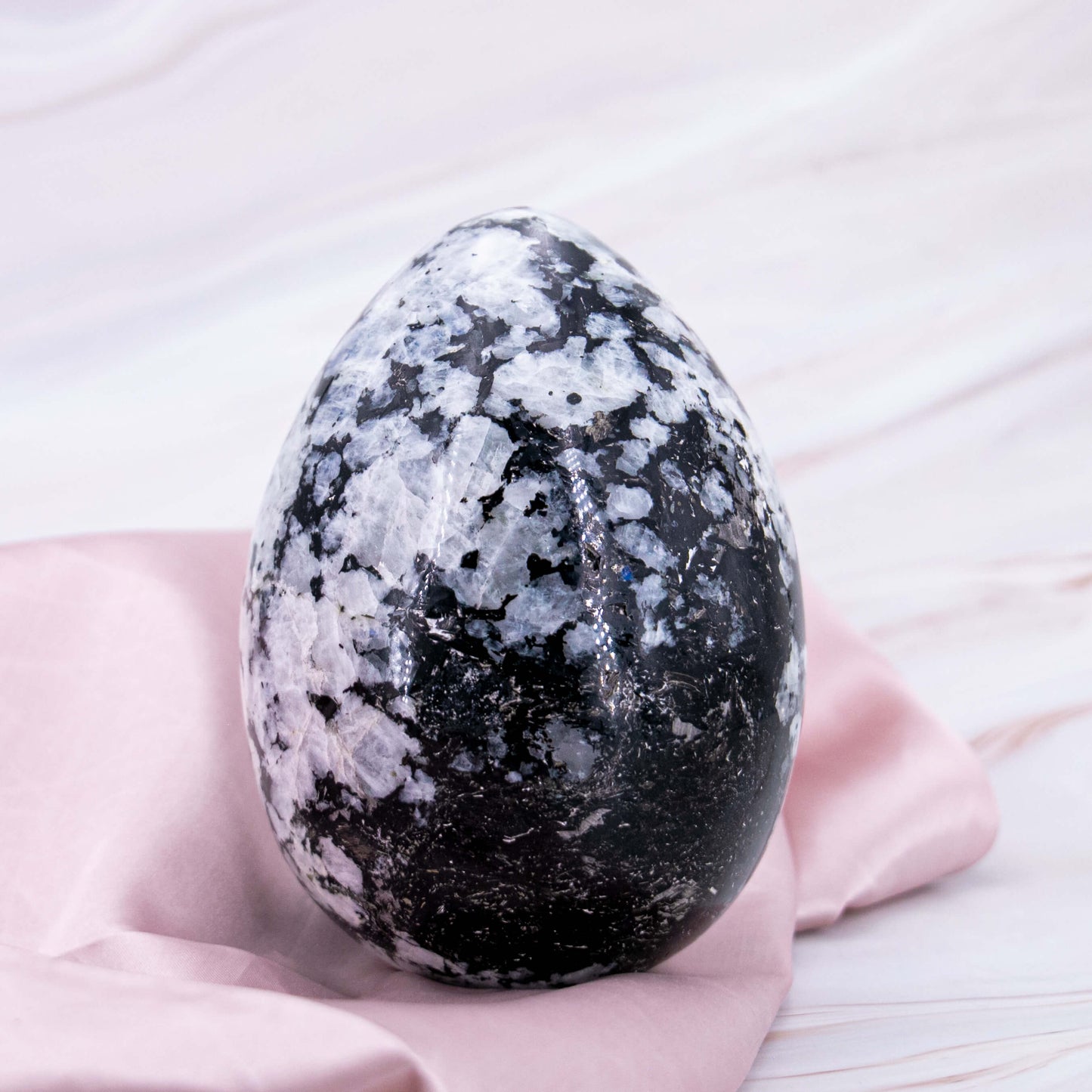 Turmalin QUarz Ei schwarz weiss Ei egg XXL XL mega gross Carving Kugel sphere Schutzstein Schutz Regenbogen flash Kristall Edelstein Heilstein Annurah deutscher Onlineshop Geburts- & Glücksstein für den: 18. Januar Sternzeichen: Skorpion, Steinbock Chakra: Wurzelchakra, Drittes Auge