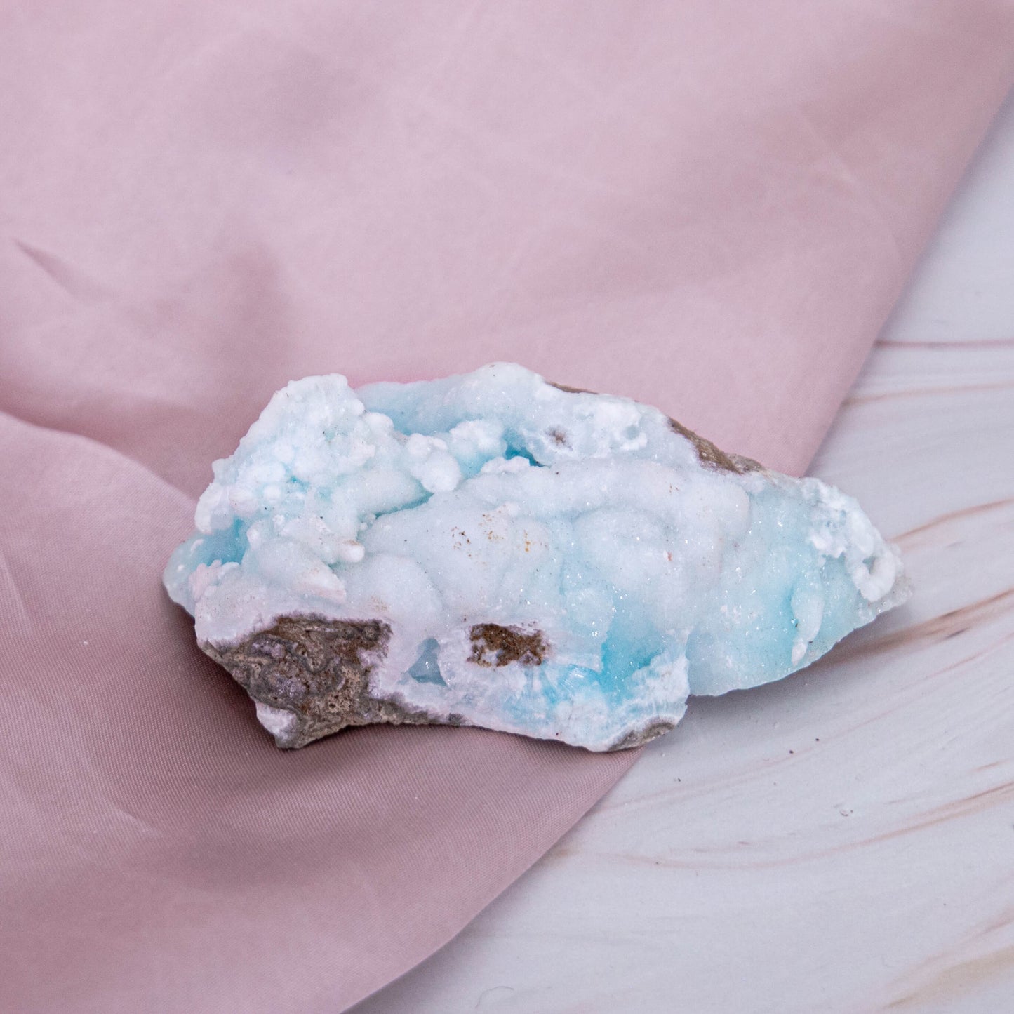 Hemimorphit Morphit Hemi blau Karibik Glitzer Schimmer Kristall Edelstein Schutzstein Glücksstein Annurah deutscher Onlineshop aqua türkis Cluster Geode Rohstück Rohstein Es ist ein Schutz & Kraft Stein, der uns gleichzeitig die Ruhe schenkt.