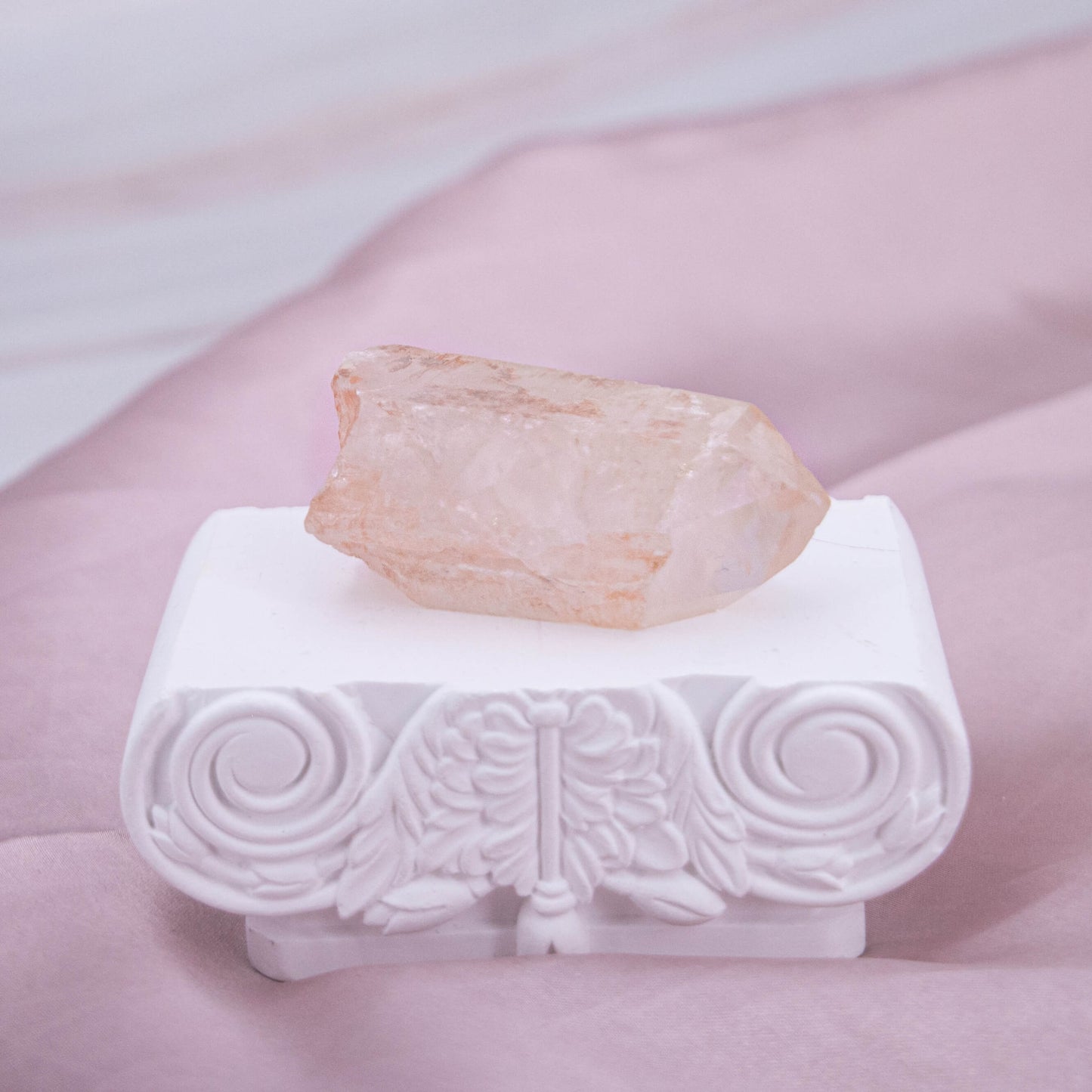 Pink Lemurian Quarz Kristall Edelstein Heilstein Schutzstein Annurah deutscher Onlineshop seltener Edelstein, der unter anderem in Brasilien gefunden wird. Lemurian Quarz wird auch als Saatkristall bezeichnet