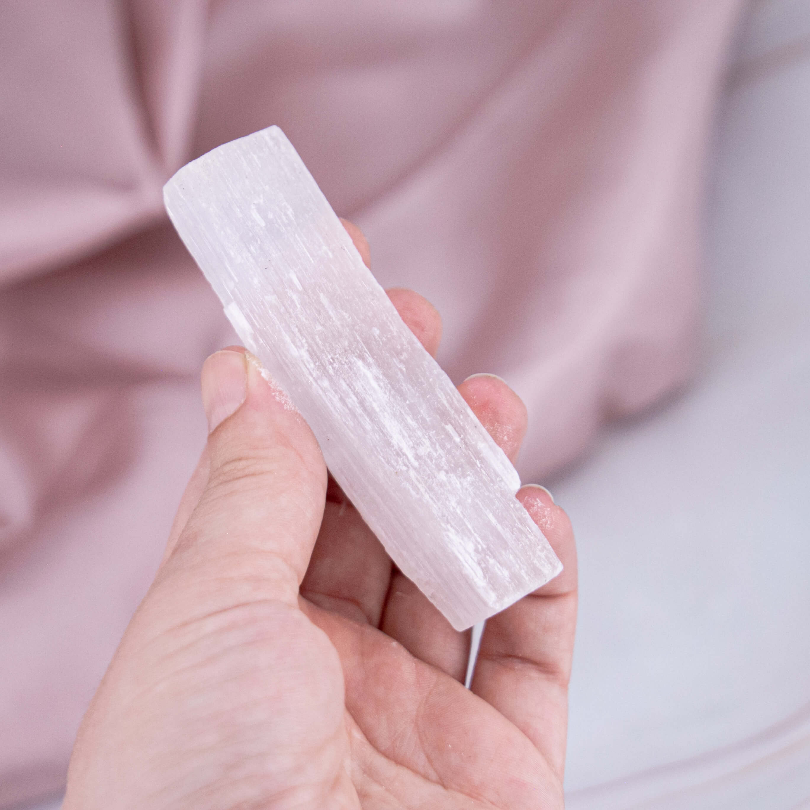 Selenit Rohstück weiss Zauberstab Aura Energie Reinigung Annurah deutscher OnlineshopGeburts- & Glücksstein für den: 10. Oktober Sternzeichen: Widder, Waage Chakra: Krone, Drittes Auge & Solarplexus