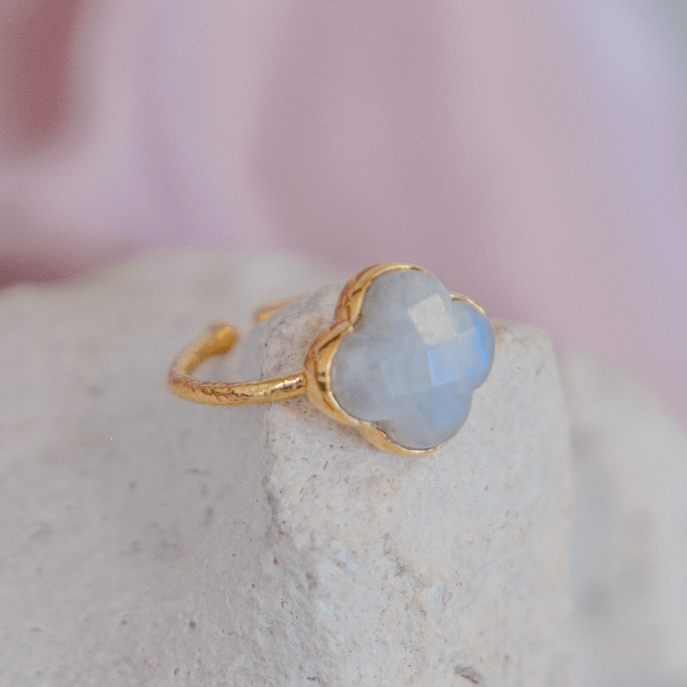 Mondstein Kleeblatt Ring