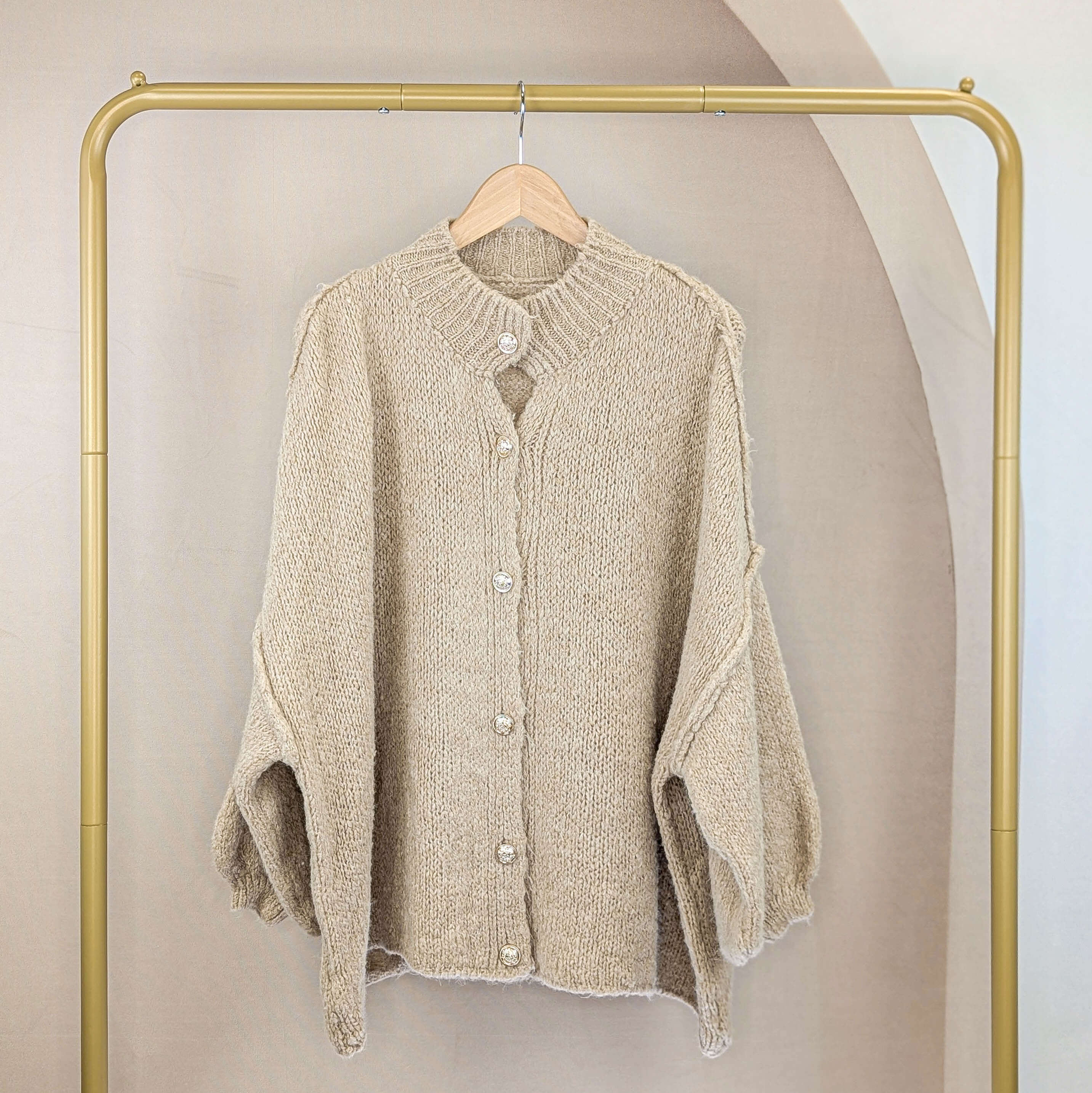 Cardigan mit Knöpfen Beige