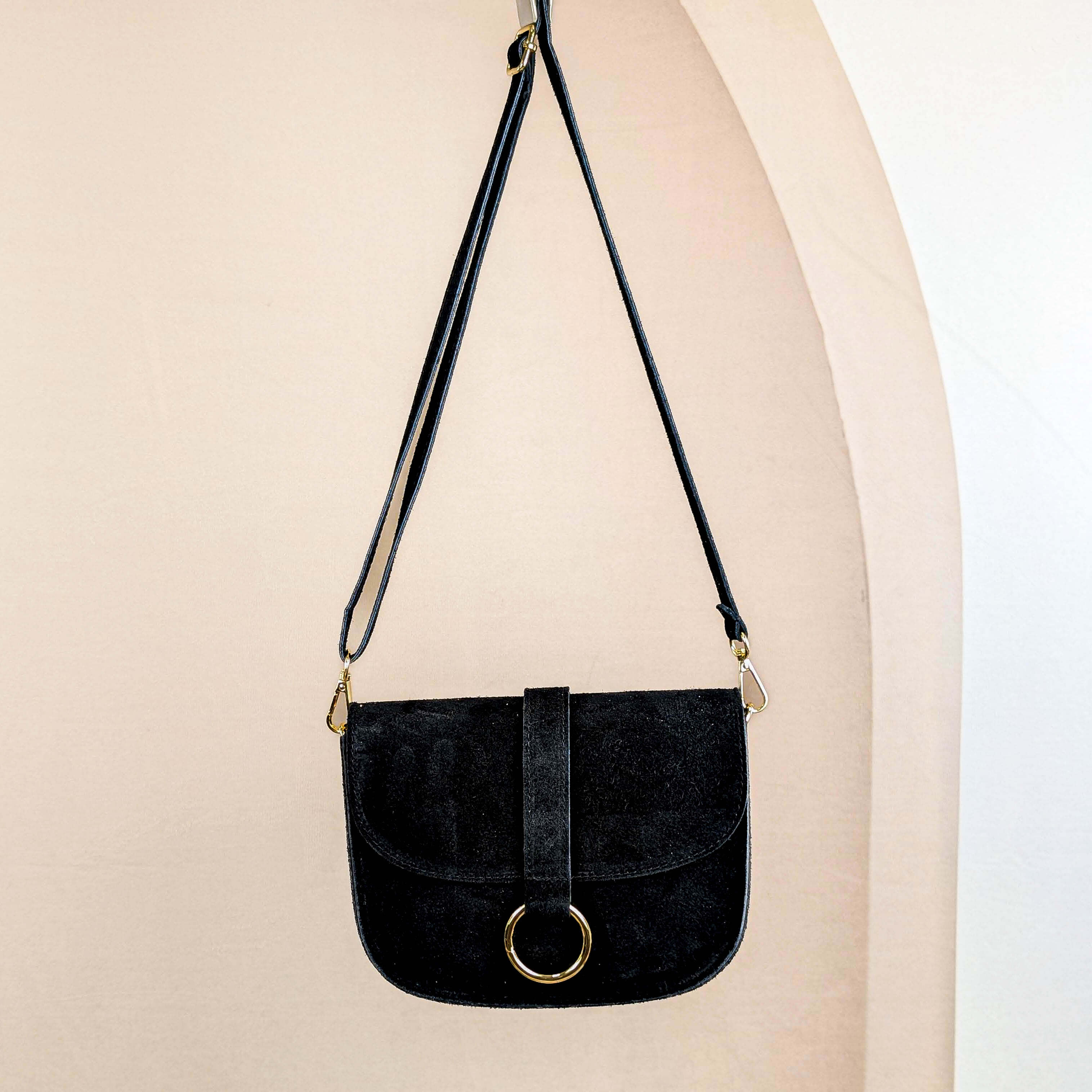 Umhängetasche mit goldenem Detail Schwarz