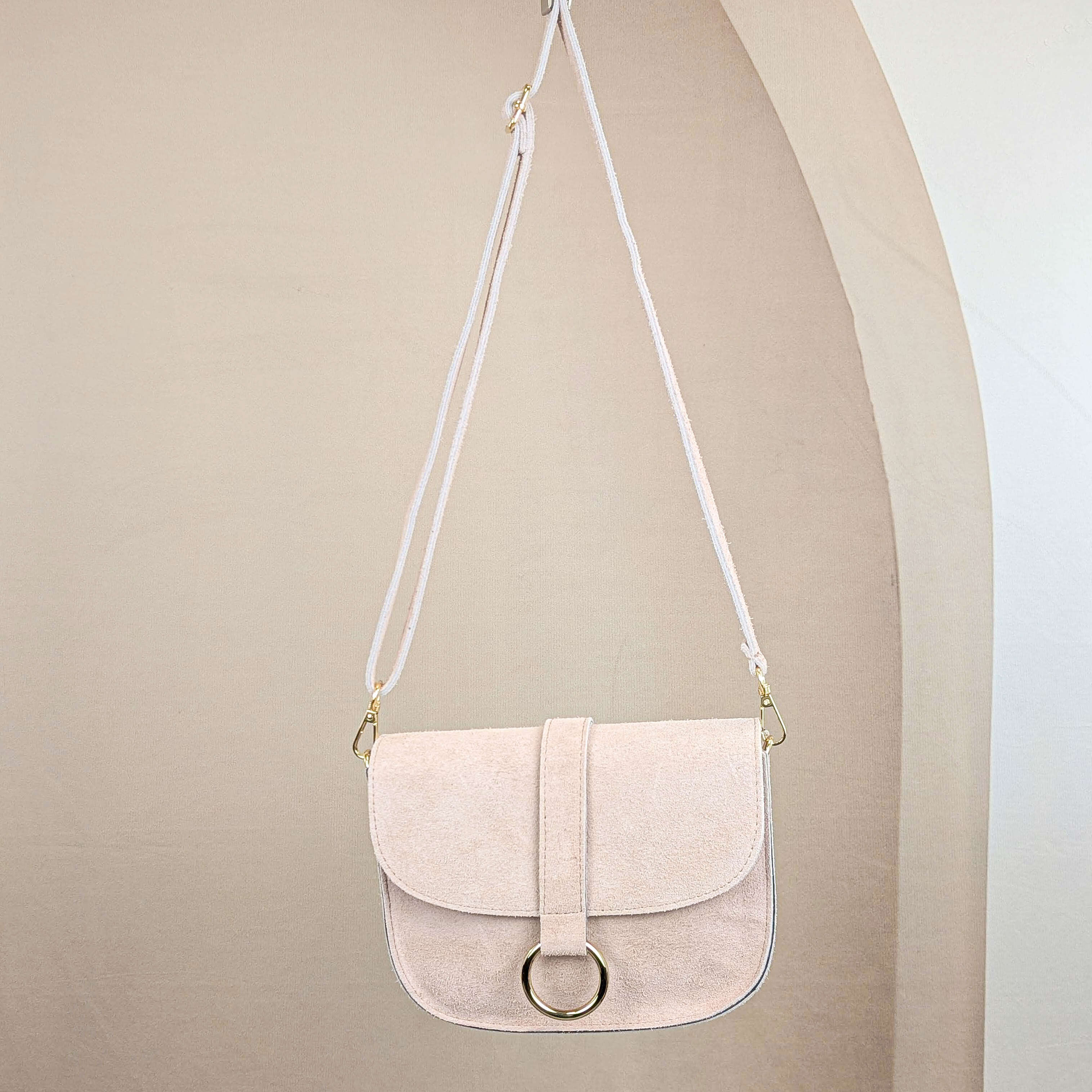 Umhängetasche mit goldenem Detail Puderrosa
