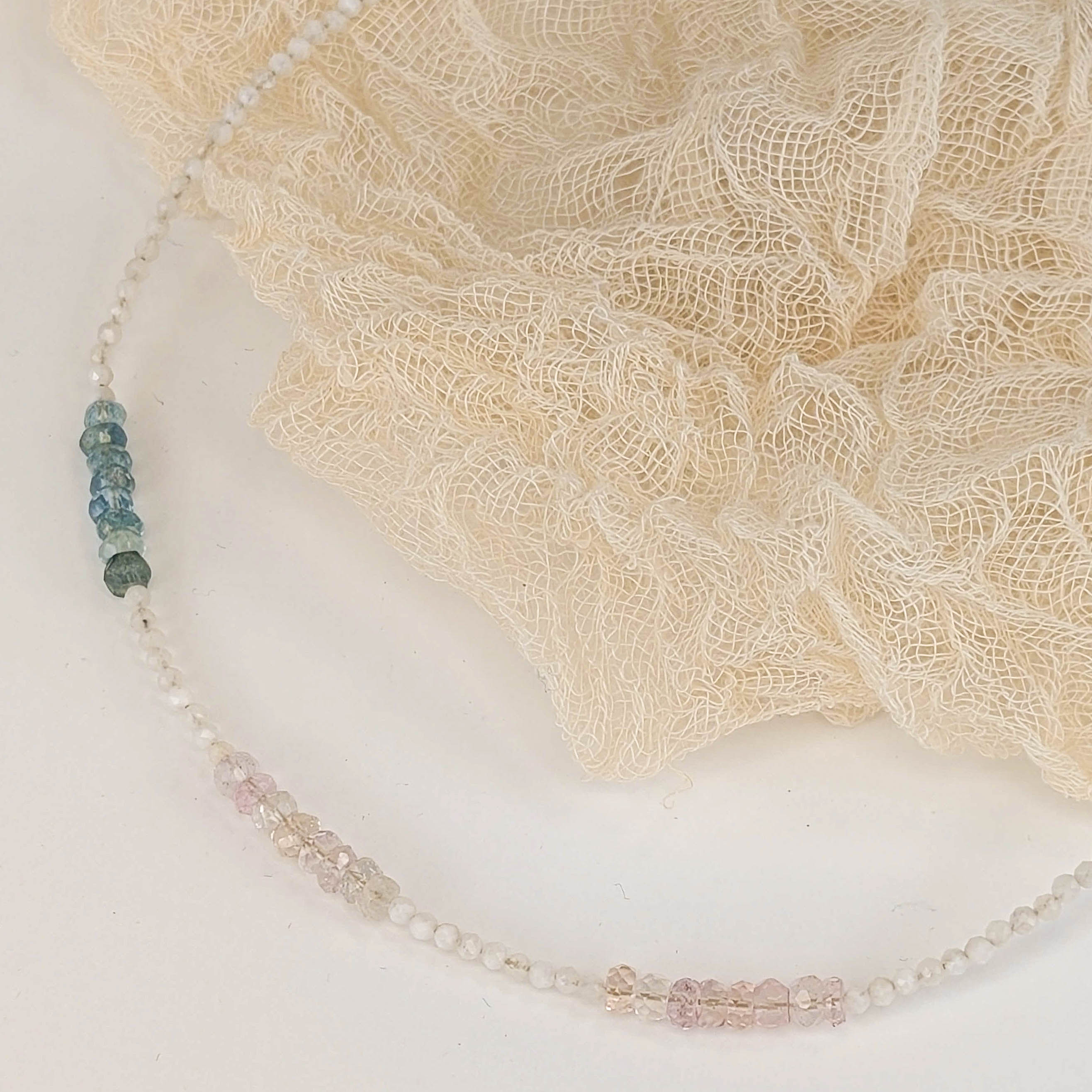 Aveline Kette – Morganit & Mondstein