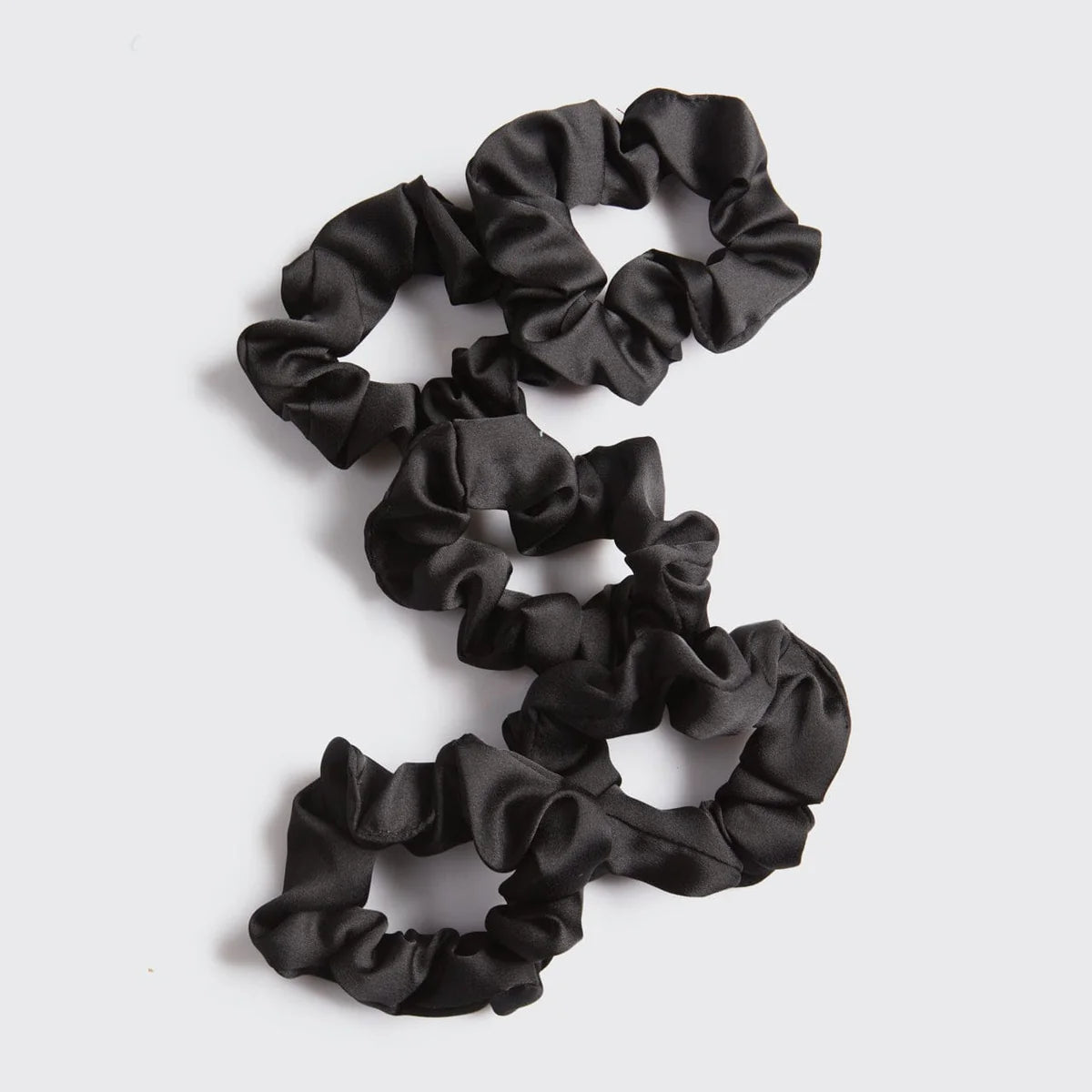 Kitsch Soft Satin – Haarschonende Satin Scrunchies | Black 5er Set