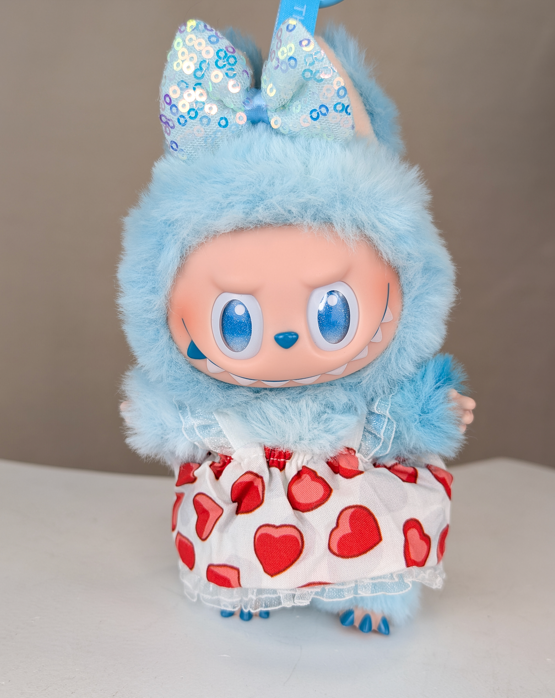 Labubu Outfit - Herz Kleid Blaue Schleife