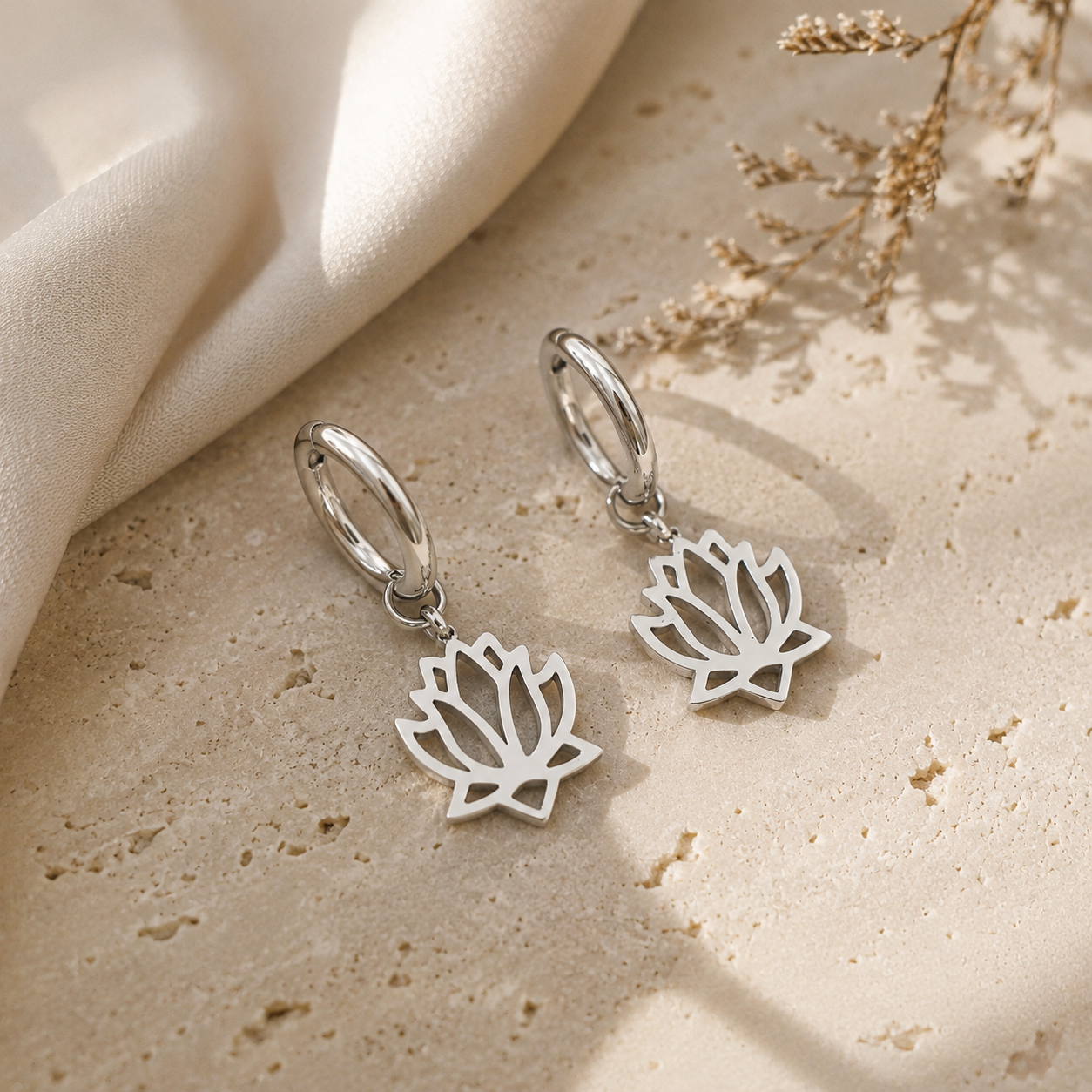 Lotus Hoop-Ohrringe mit Charms aus Edelstahl | Mein Mantra