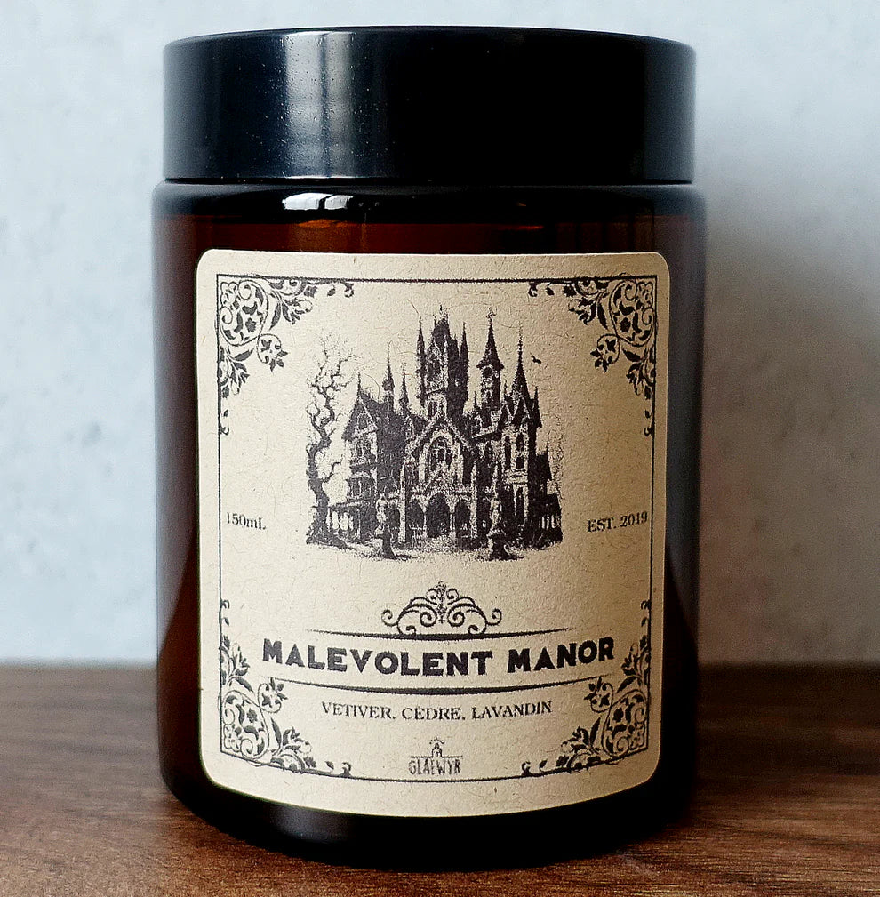 Malevolent Manor – Duftkerze | Vetiver, Zeder & Lavandin | 150 ml