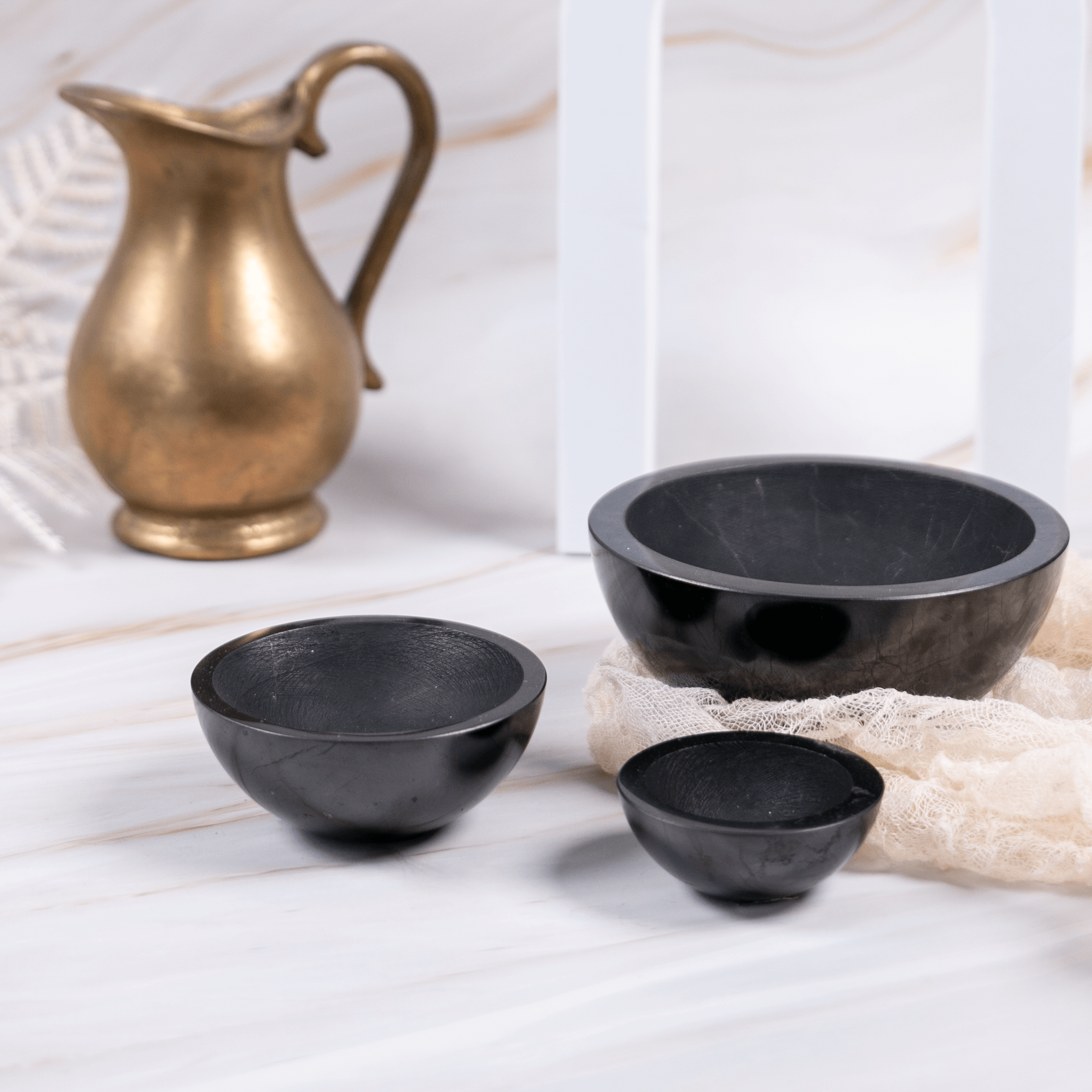 Schungit Shungit Edelschungit schwarz Edelstein Kristall Glücksbringer Talisman Heilstein poliert Strahlung Energie Strahlenschutz Schutz Elektrosmog Reinigung Erdung Annurah deutscher Onlineshop Schale Schalen Bowls Räucherschale Bowl rund groß klein mittel