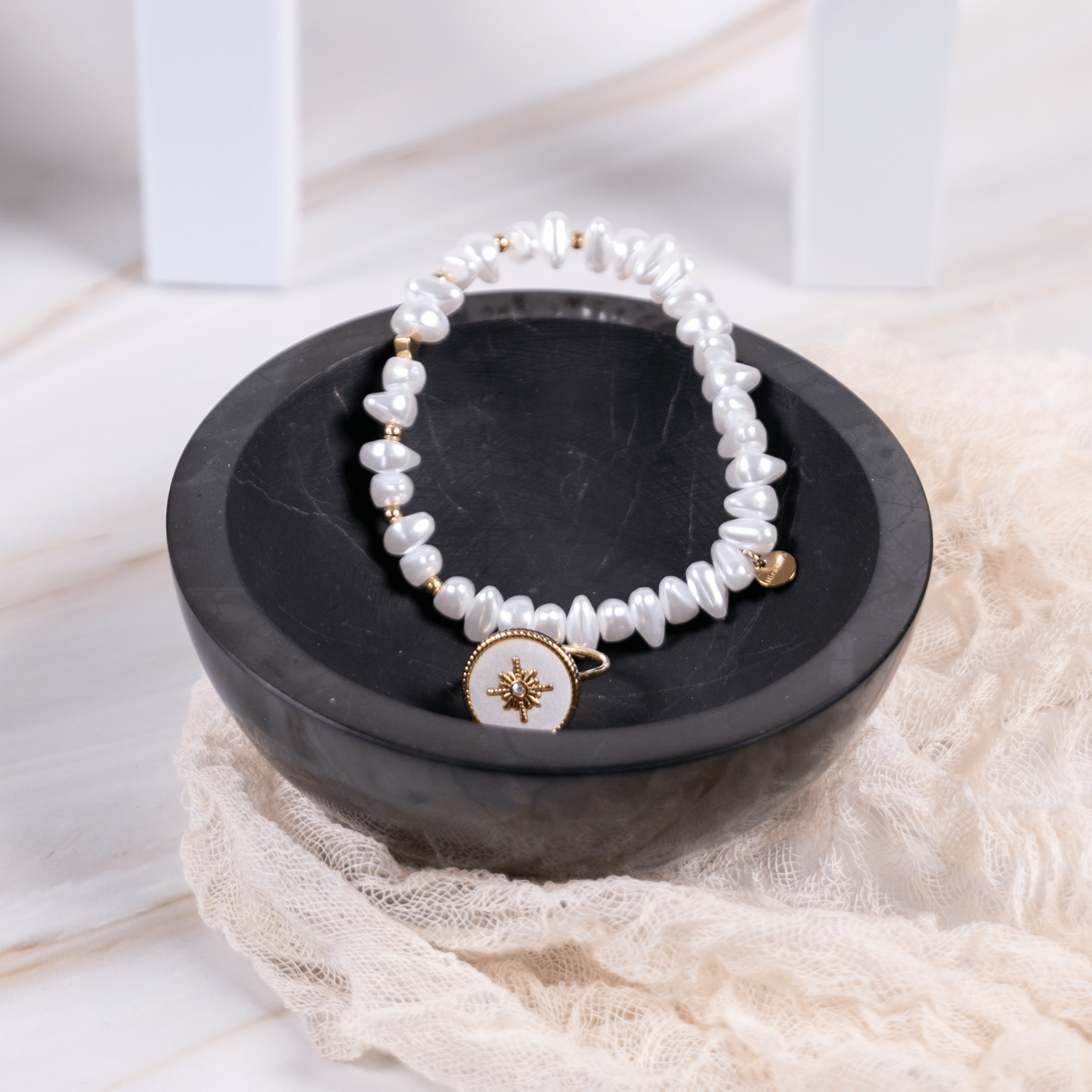 Schungit Shungit Edelschungit schwarz Edelstein Kristall Glücksbringer Talisman Heilstein poliert Strahlung Energie Strahlenschutz Schutz Elektrosmog Reinigung Erdung Annurah deutscher Onlineshop Schale Schalen Bowls Räucherschale Bowl rund groß klein mittel Kette Schmuck Schmuckschale Schächen