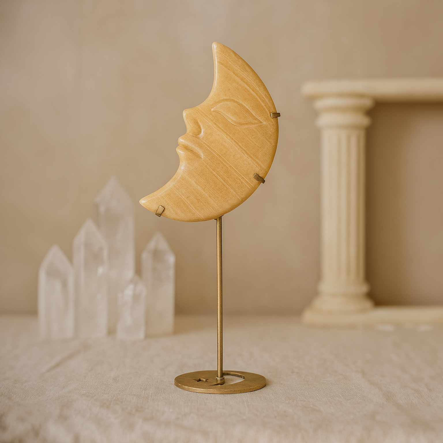 Orangencalcit Mond auf Ständer Kristall Carving