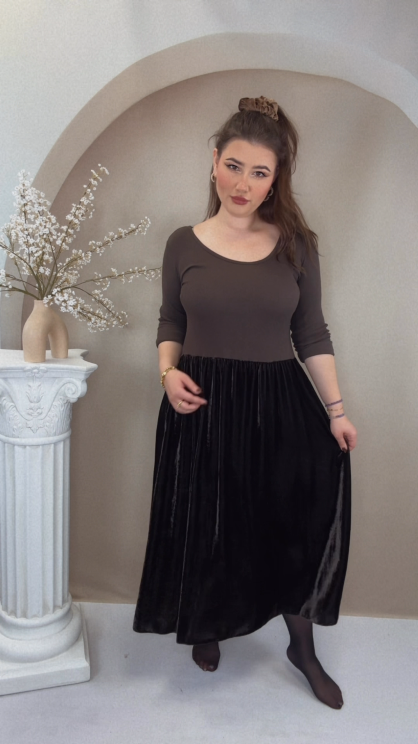 Viskose Kleid mit Samtrock – Espresso