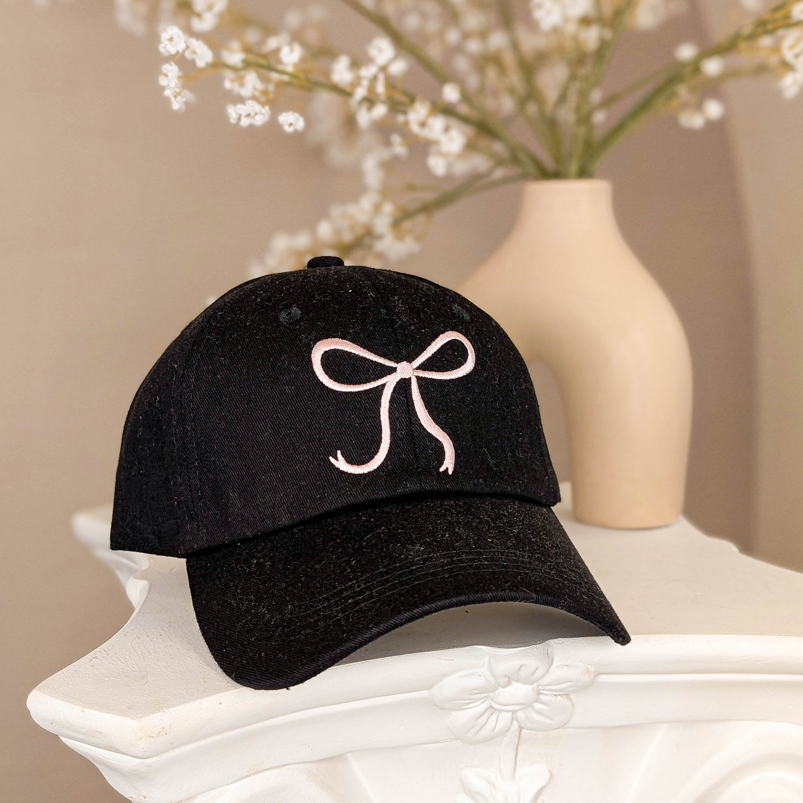 Cap mit Schleifenstickerei - Schwarz