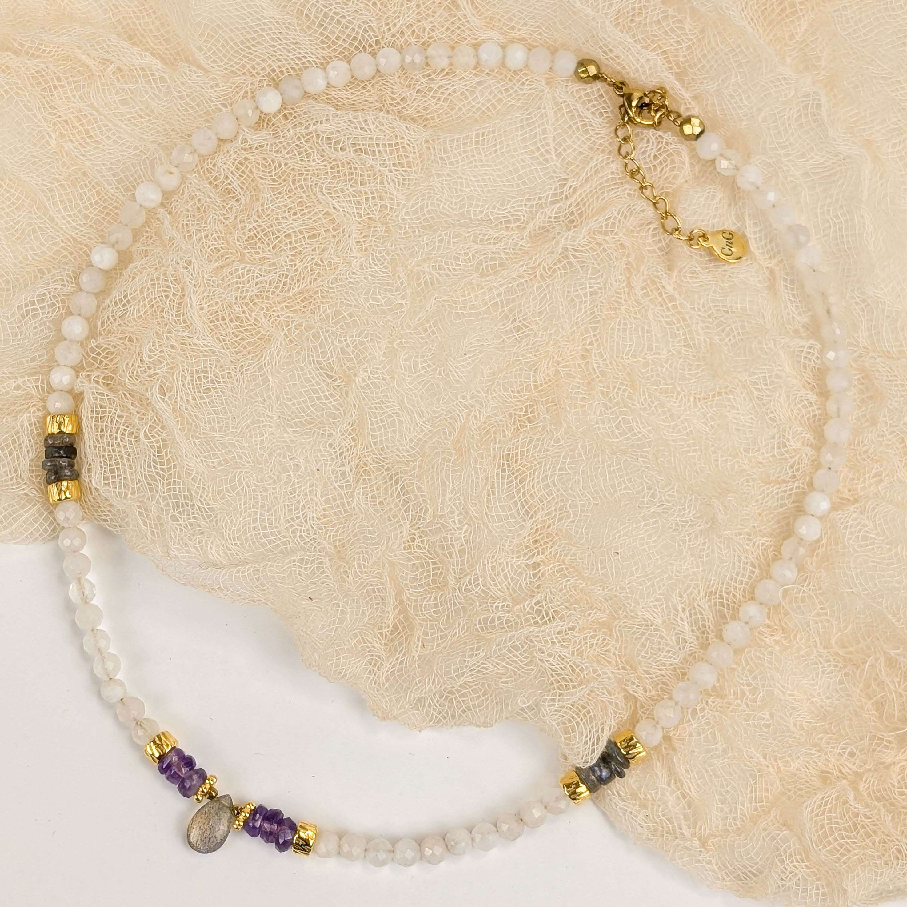 Annurah Kette – Weißer Mondstein, Labradorit & Amethyst
