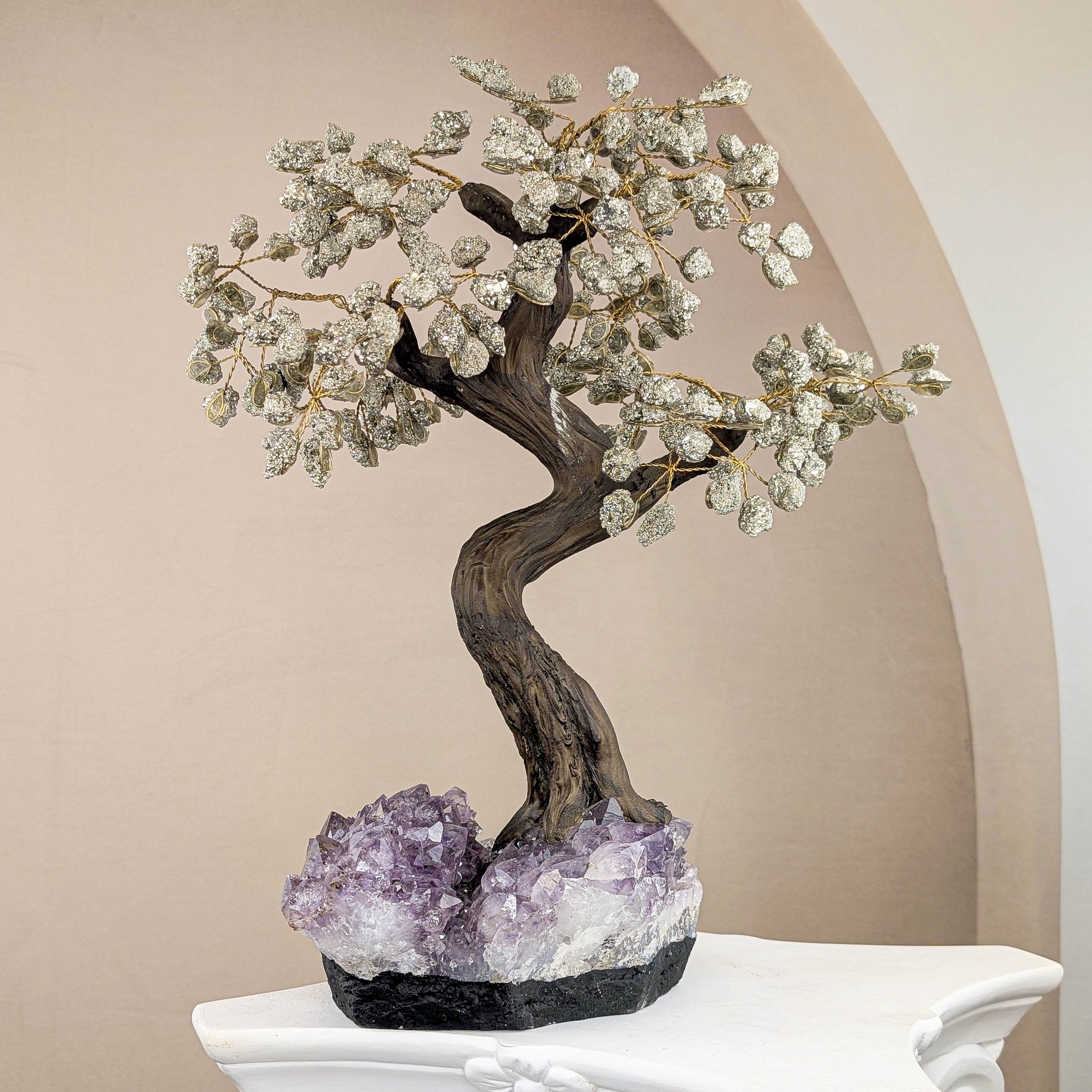 Edelsteinbaum aus Pyrit und Amethyst