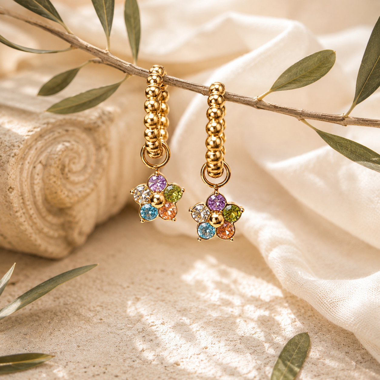 Bunte Blüten Charm Creolen mit CZ Zirkonia | 18K vergoldeter Edelstahl | Mein Mantra
