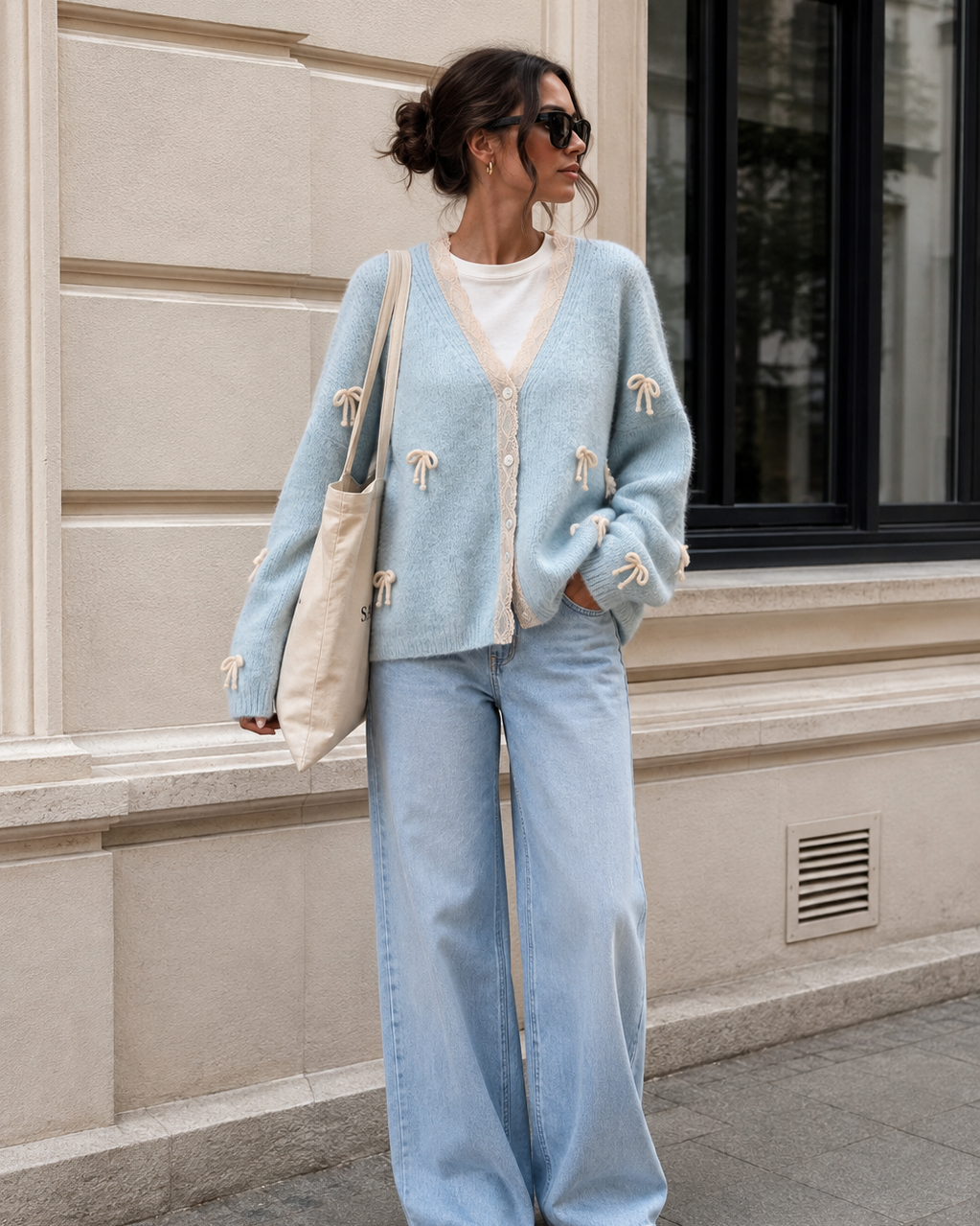 Romantic Lace Cardigan Hellblau – mit Spitzen- & Schleifen-Details