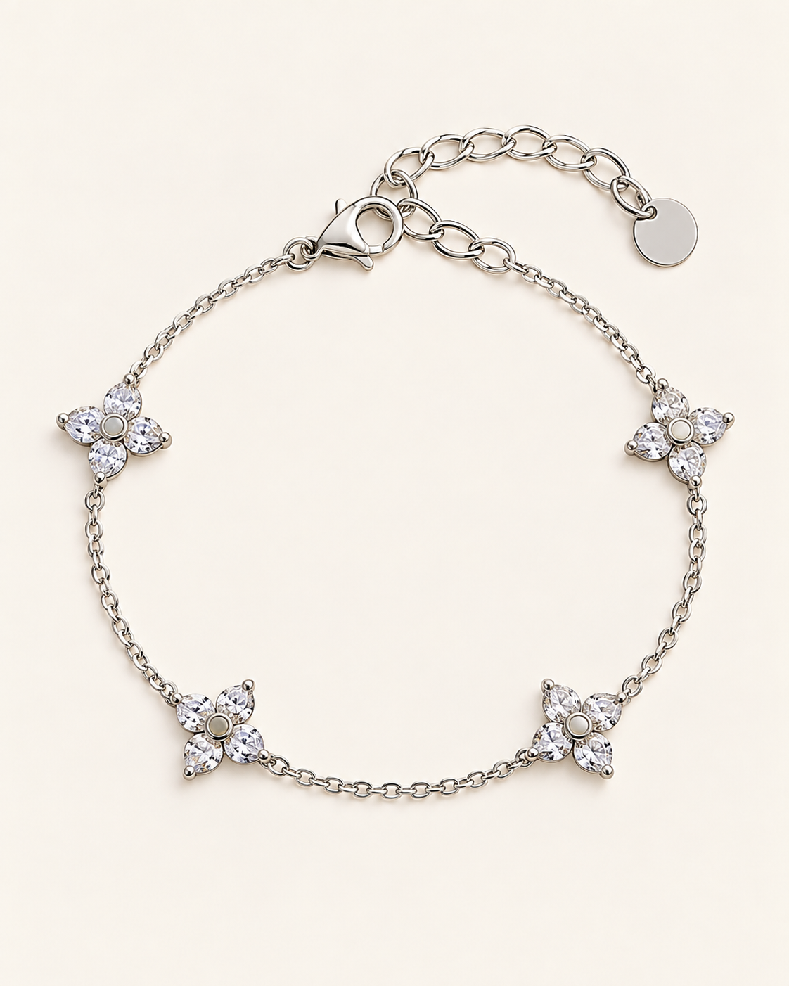 Silberfarbenes Blumen Armband aus Edelstahl mit funkelnden Zirkonia-Steinen