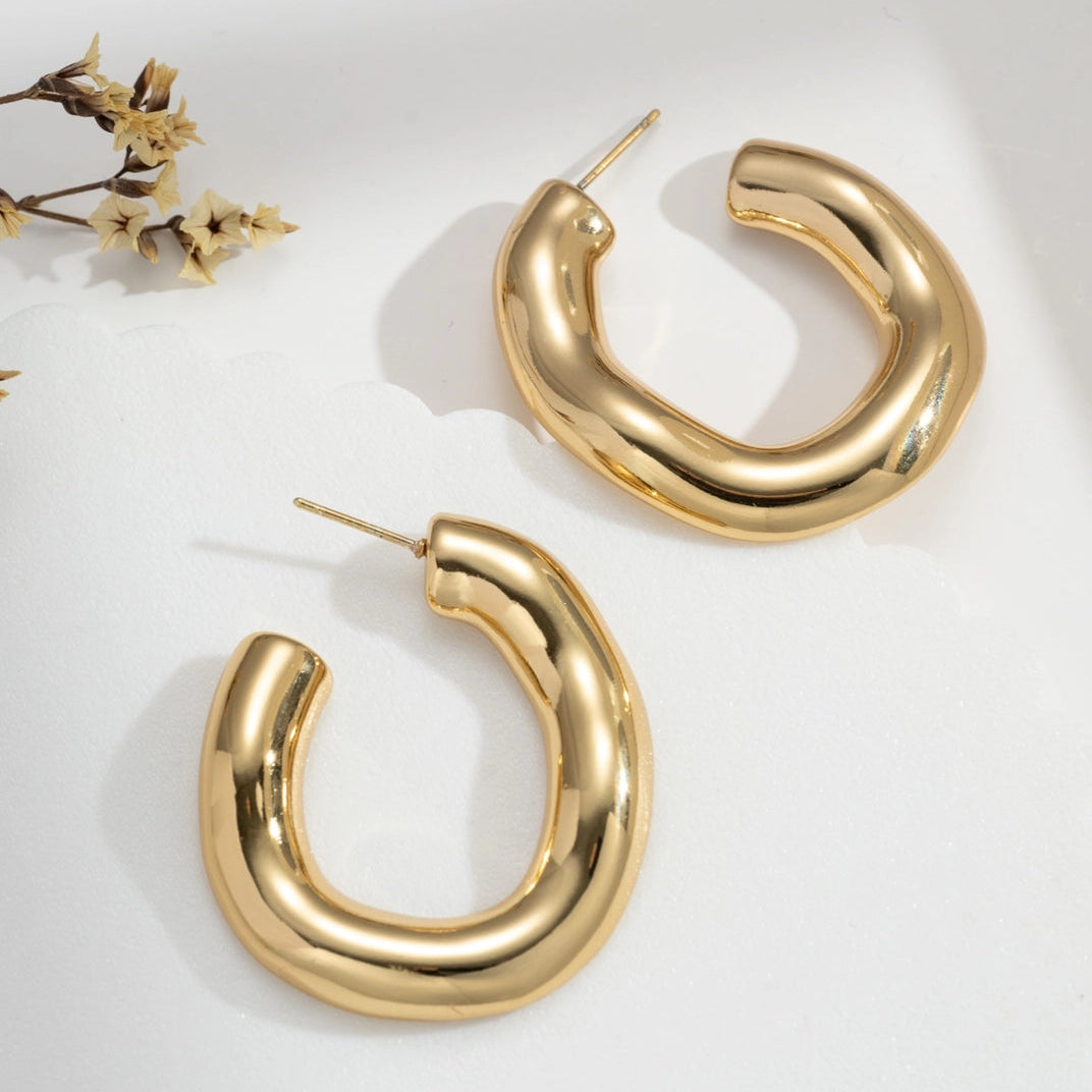 Dicke goldene Creolen aus Edelstahl in organischer Form