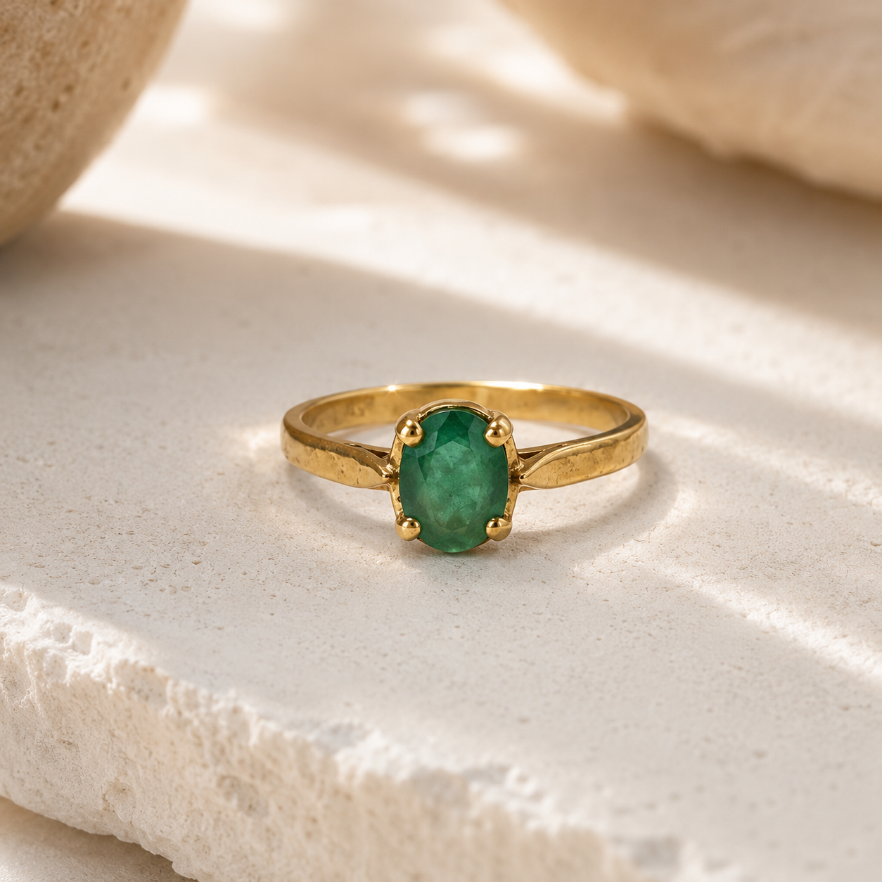 Smaragd Ring aus 925 Sterling Silber vergoldet mit natürlichem grünem Smaragd in Größe 62.