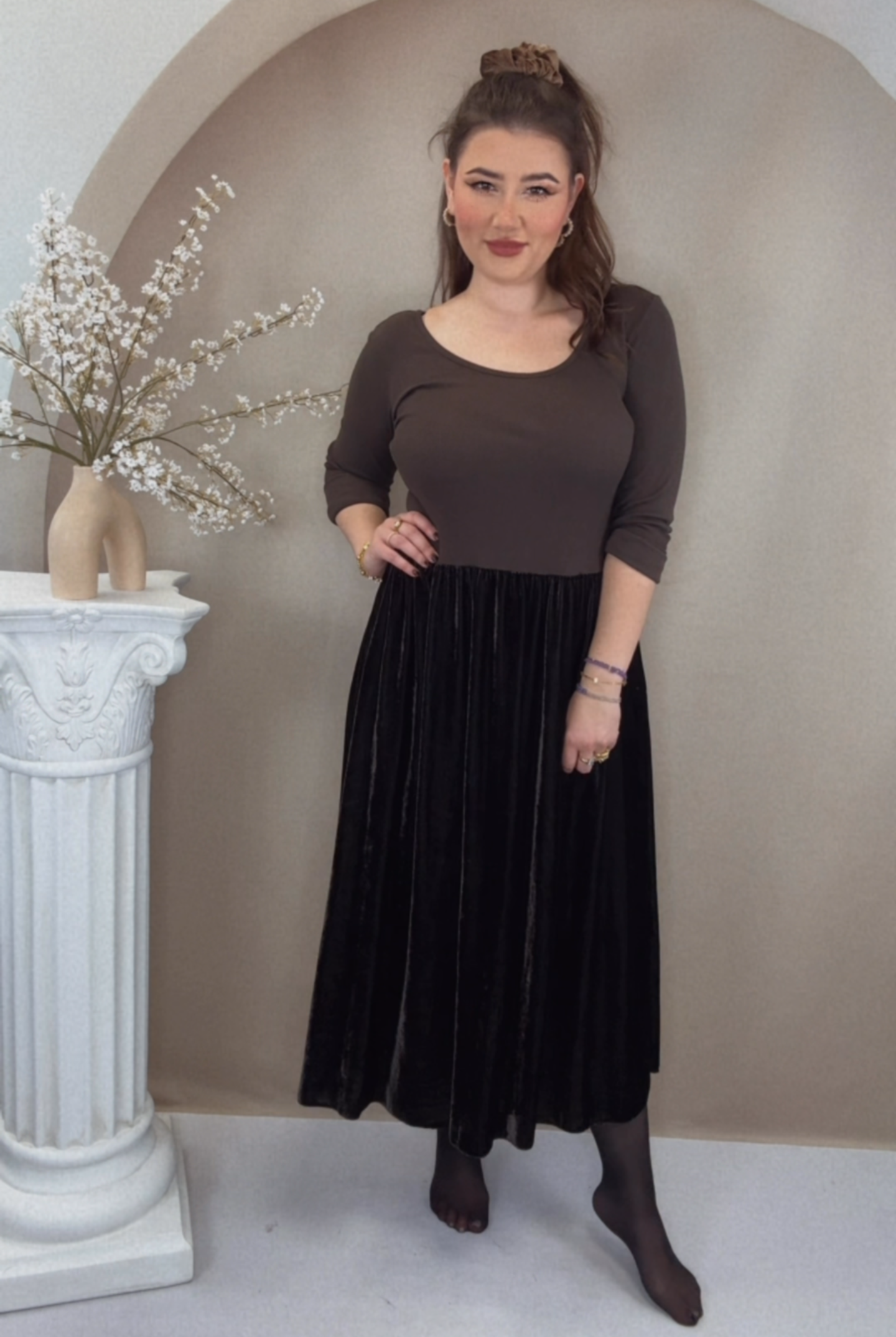 Viskose Kleid mit Samtrock – Espresso
