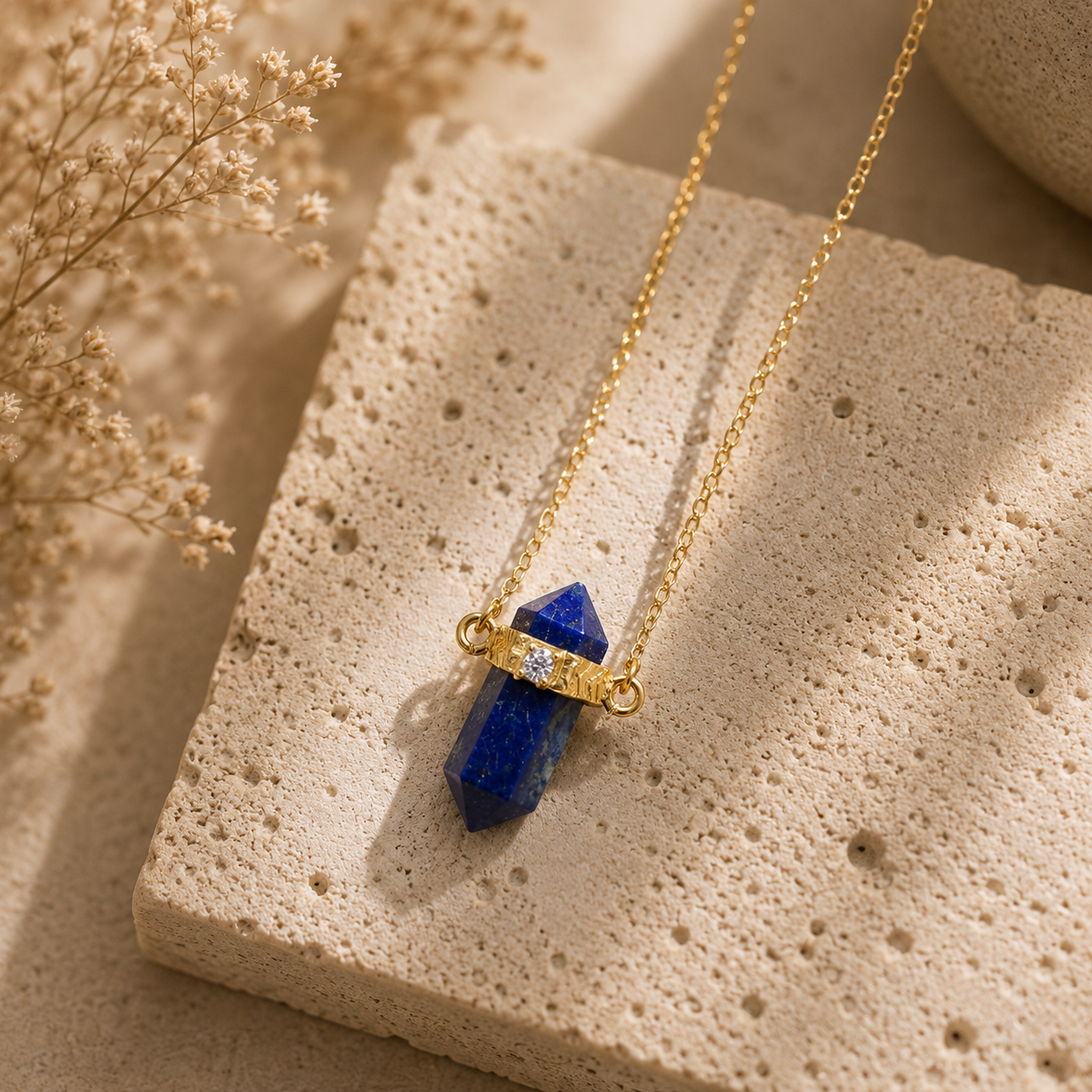 Lapis Lazuli Prisma Halskette – Elegante Edelsteinkette für Weisheit