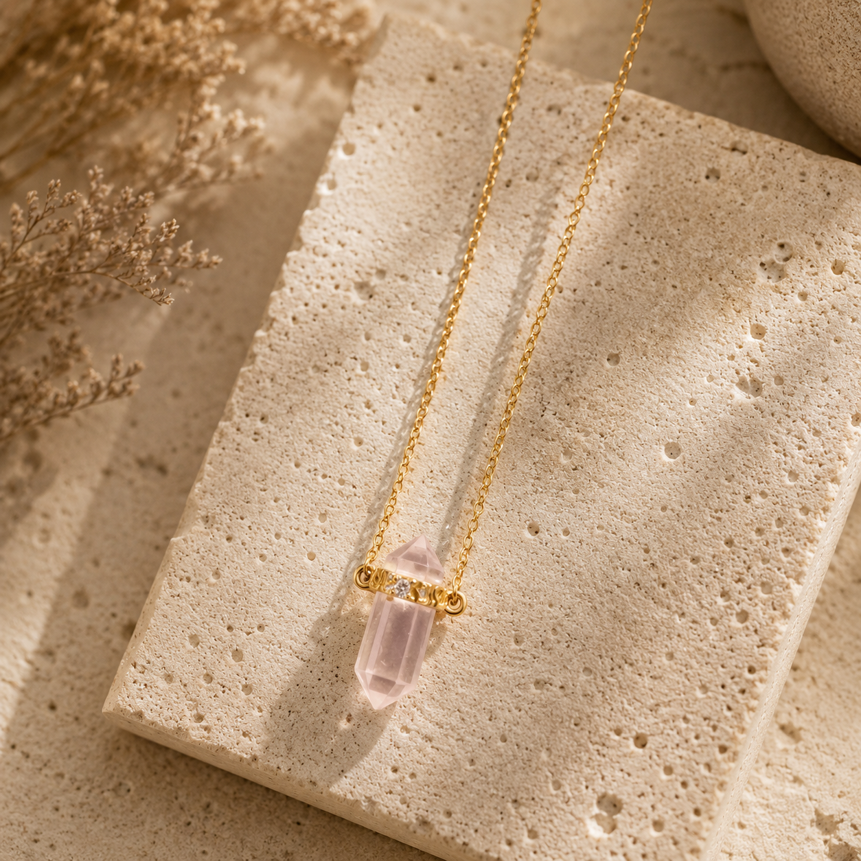 Rosenquarz Prisma Halskette – Elegante Edelsteinkette der Liebe