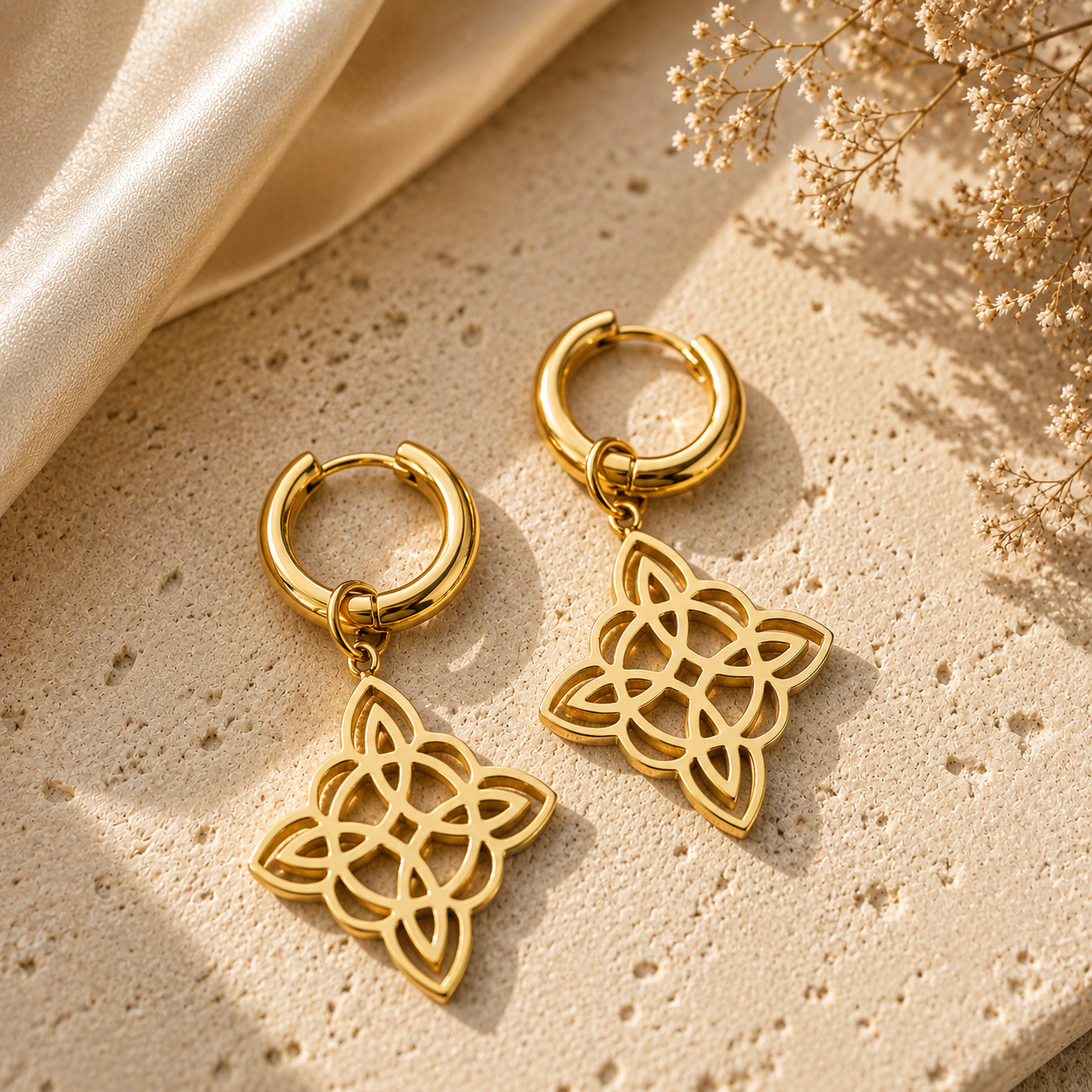 Seelenblüten Hoop-Ohrringe mit Charms aus Edelstahl | Mein Mantra