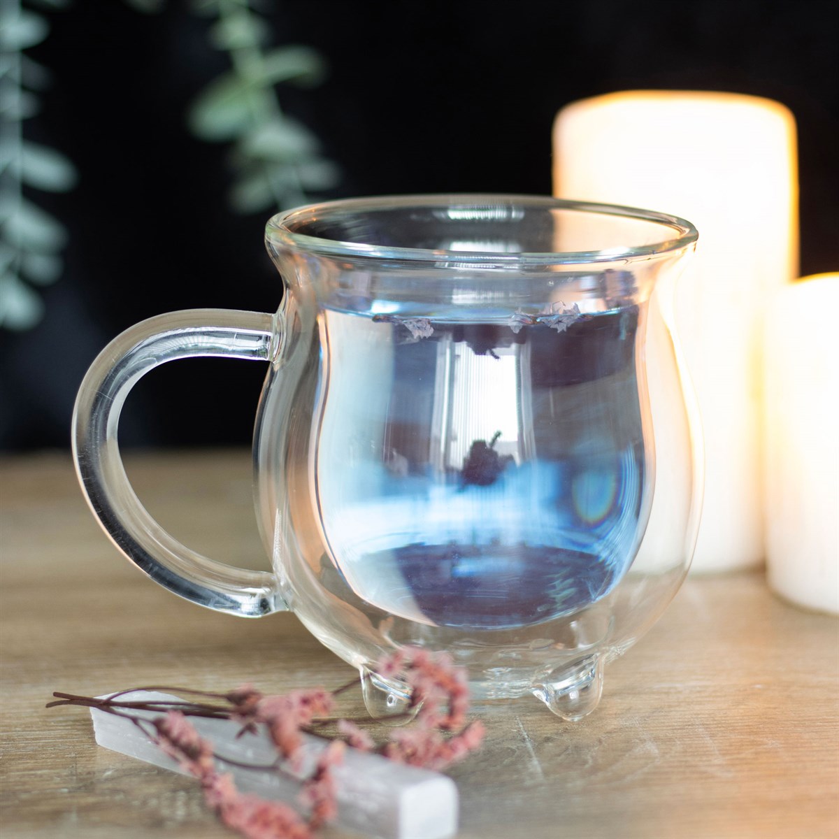 Doppelwandiger Glasbecher in Kesselform