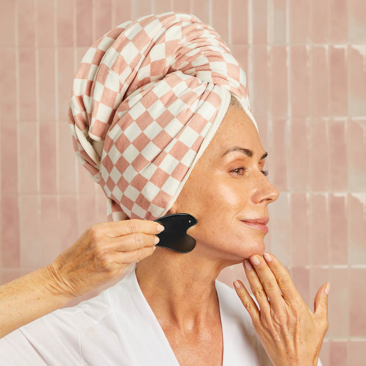 Gua Sha Schwarz aus Edelstahl – Gesichtsmassage & strahlende Haut