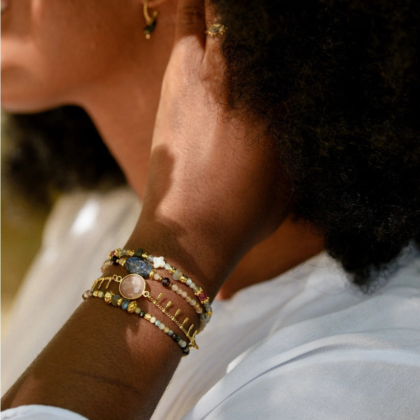 morganit und rosa topas armband getragen