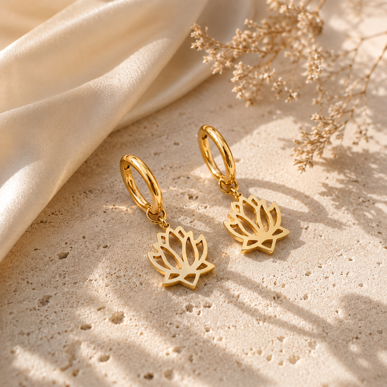 Lotus Hoop-Ohrringe mit Charms aus Edelstahl | Mein Mantra