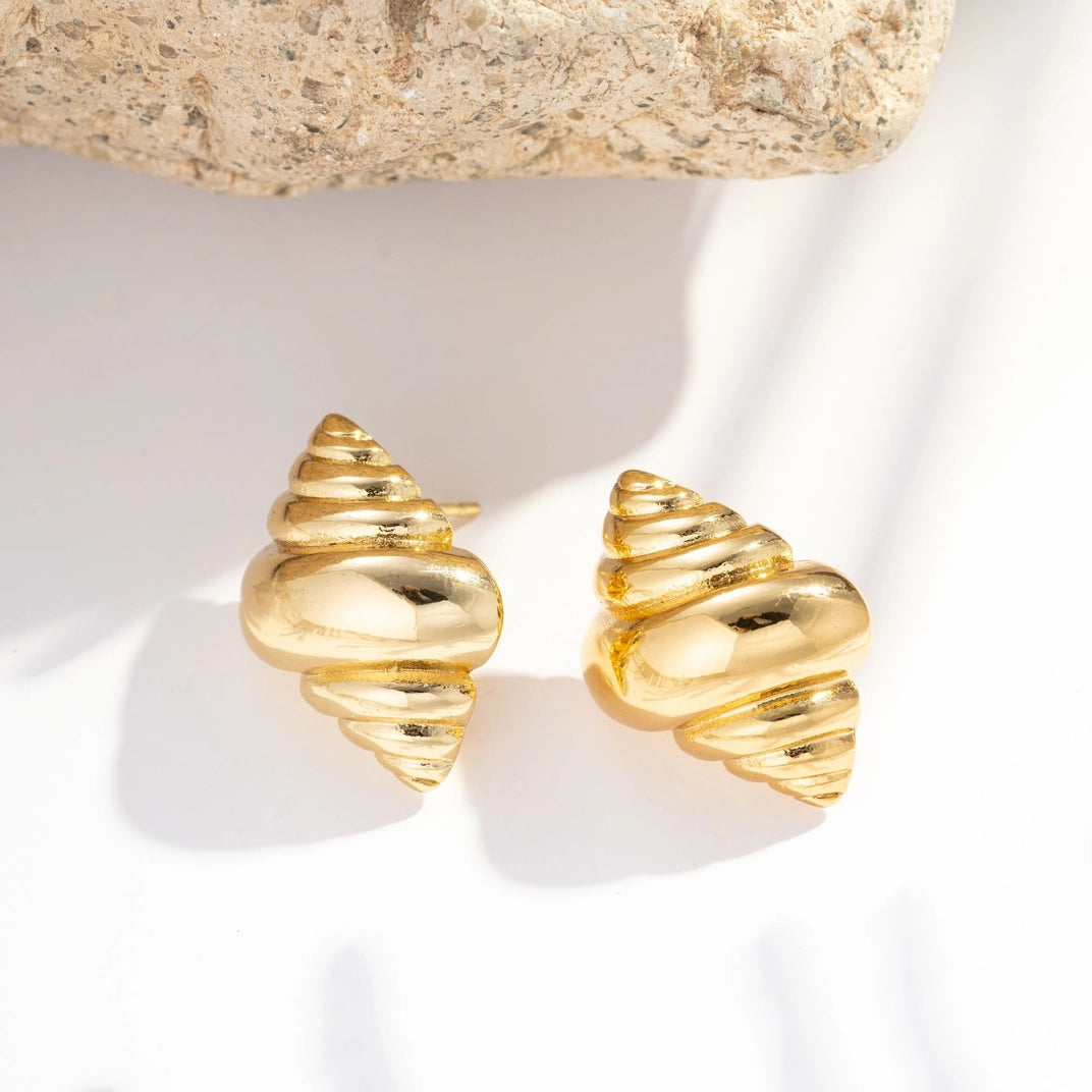 Moderne Muschel-Ohrringe aus vergoldetem Edelstahl