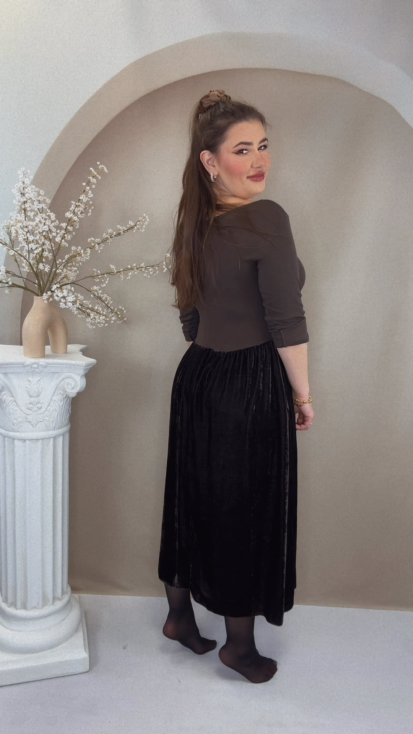 Viskose Kleid mit Samtrock – Espresso