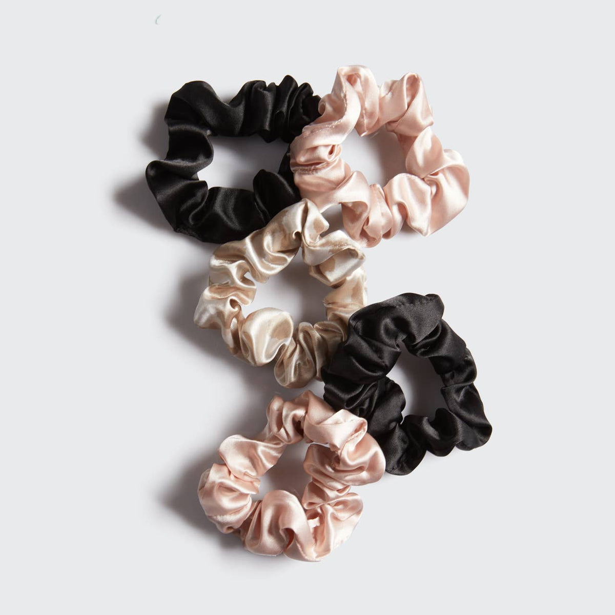 Kitsch Soft Satin – Haarschonende Satin Scrunchies | Leo Blush 5er Set