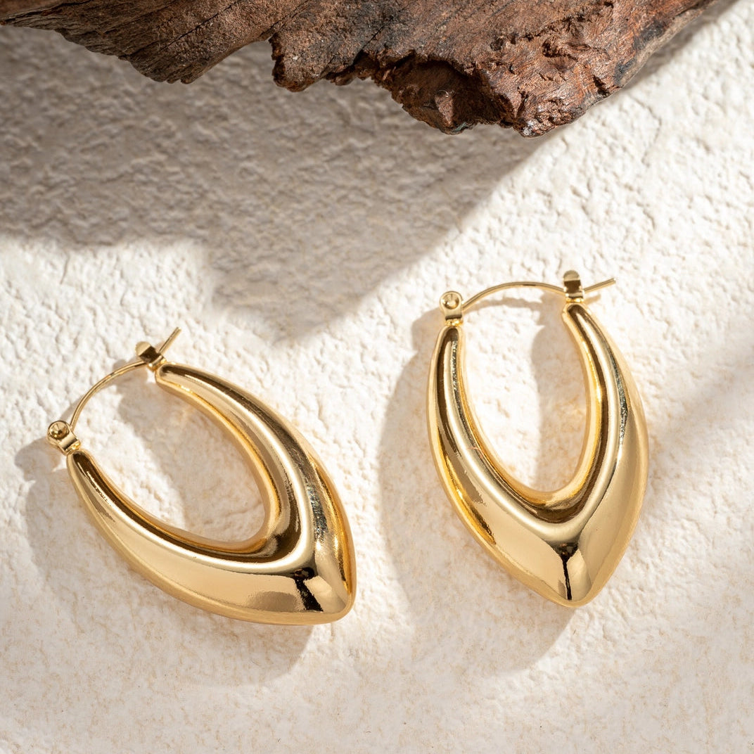 Spitze Kreolen aus vergoldetem Edelstahl