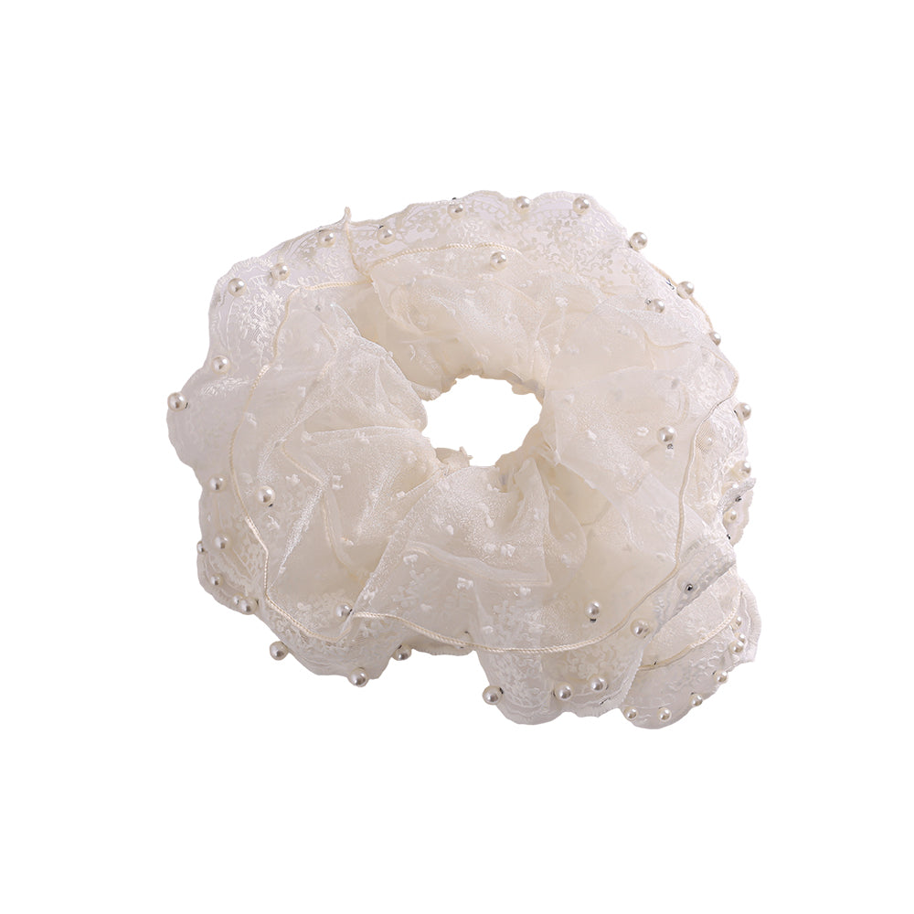 Weißer Spitzen Scrunchie mit Perlen – Elegantes Haaraccessoire