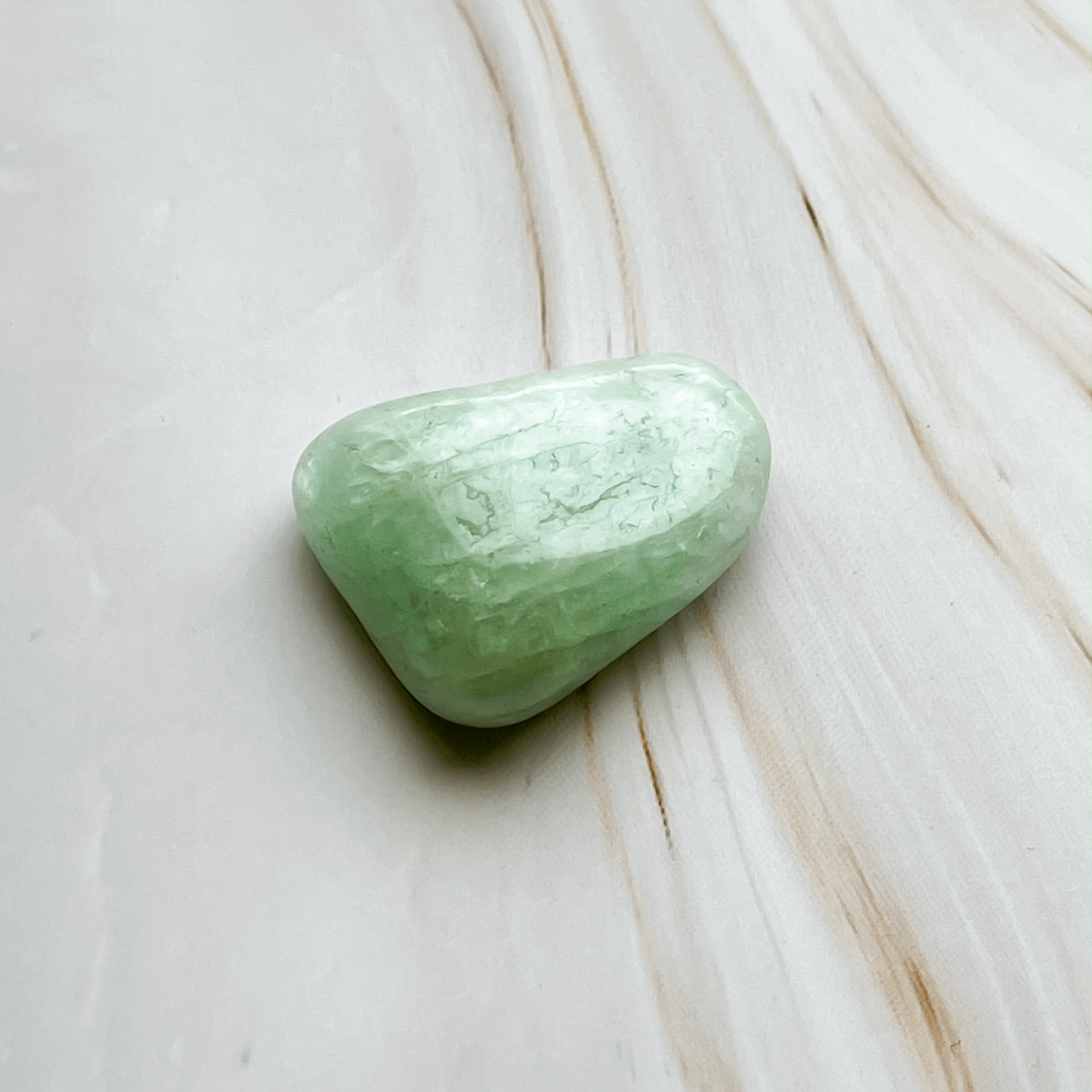 Heilstein Aquamarin Trommelstein Edelstein steht für Frieden Schutz Glück Hellsichtigkeit Wohlhaben Intuition Spiritualität Onlineshop Deutschland Annurah